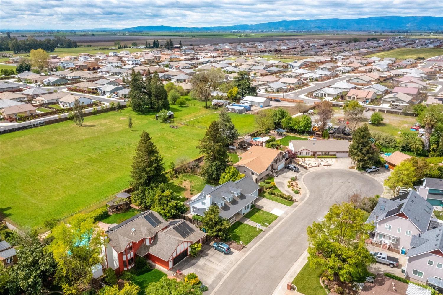 975 Mayfair Dr