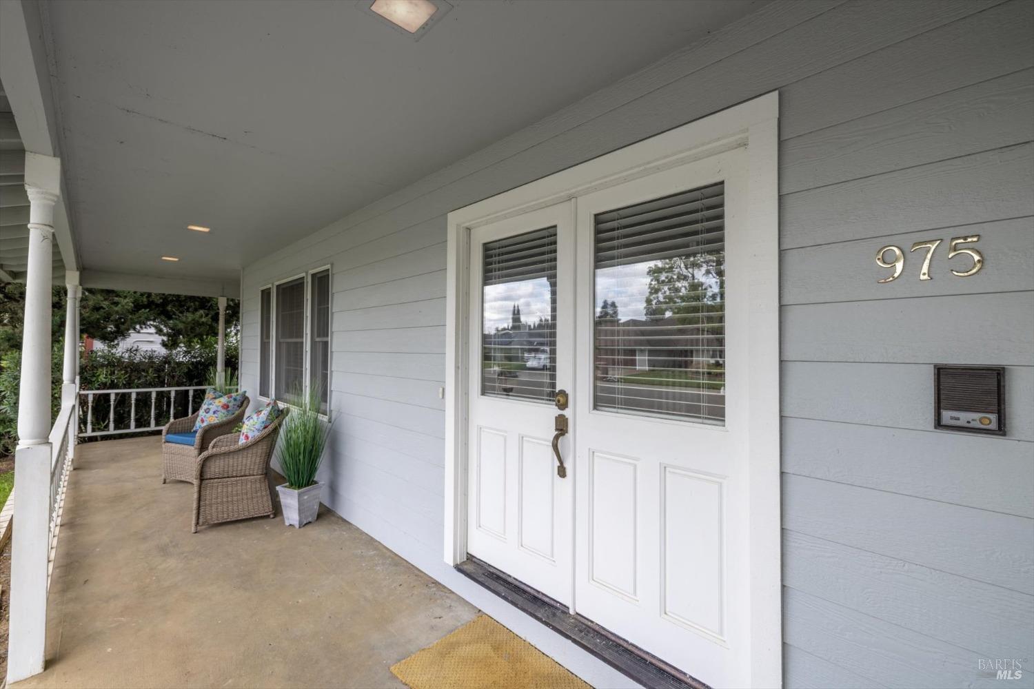 975 Mayfair Dr