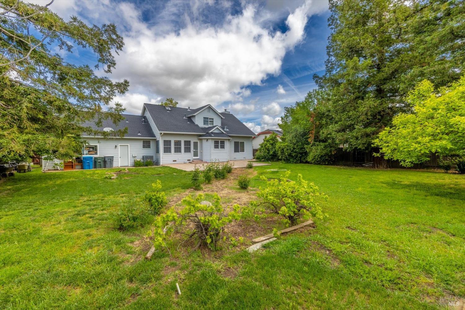 975 Mayfair Dr