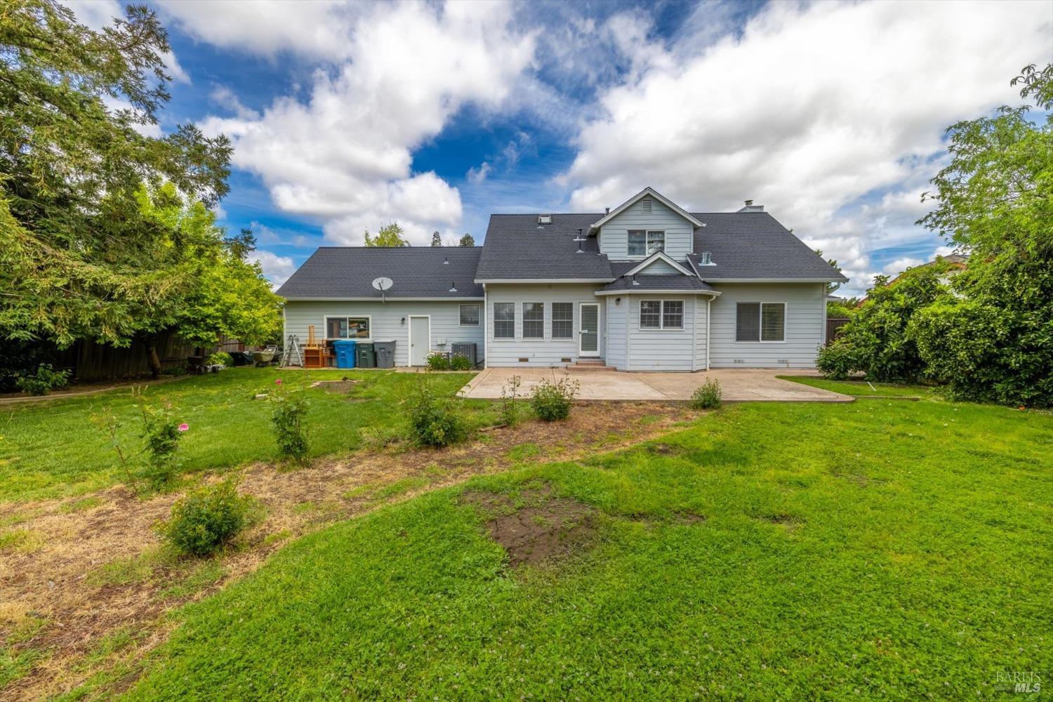 975 Mayfair Dr