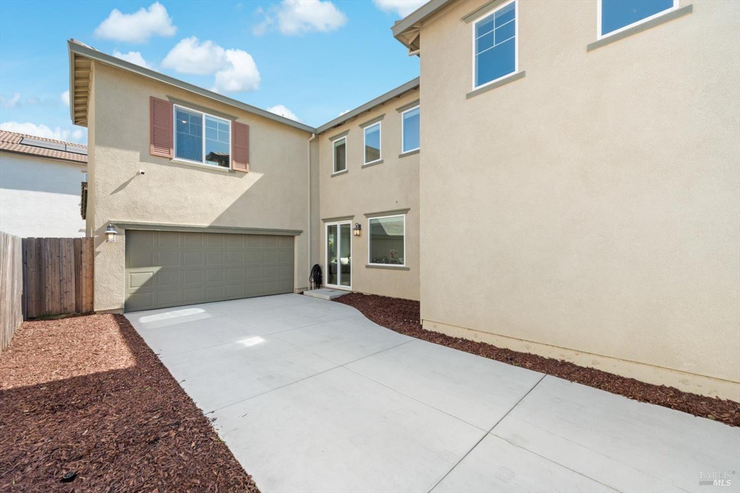5004 Gurnett Ln
