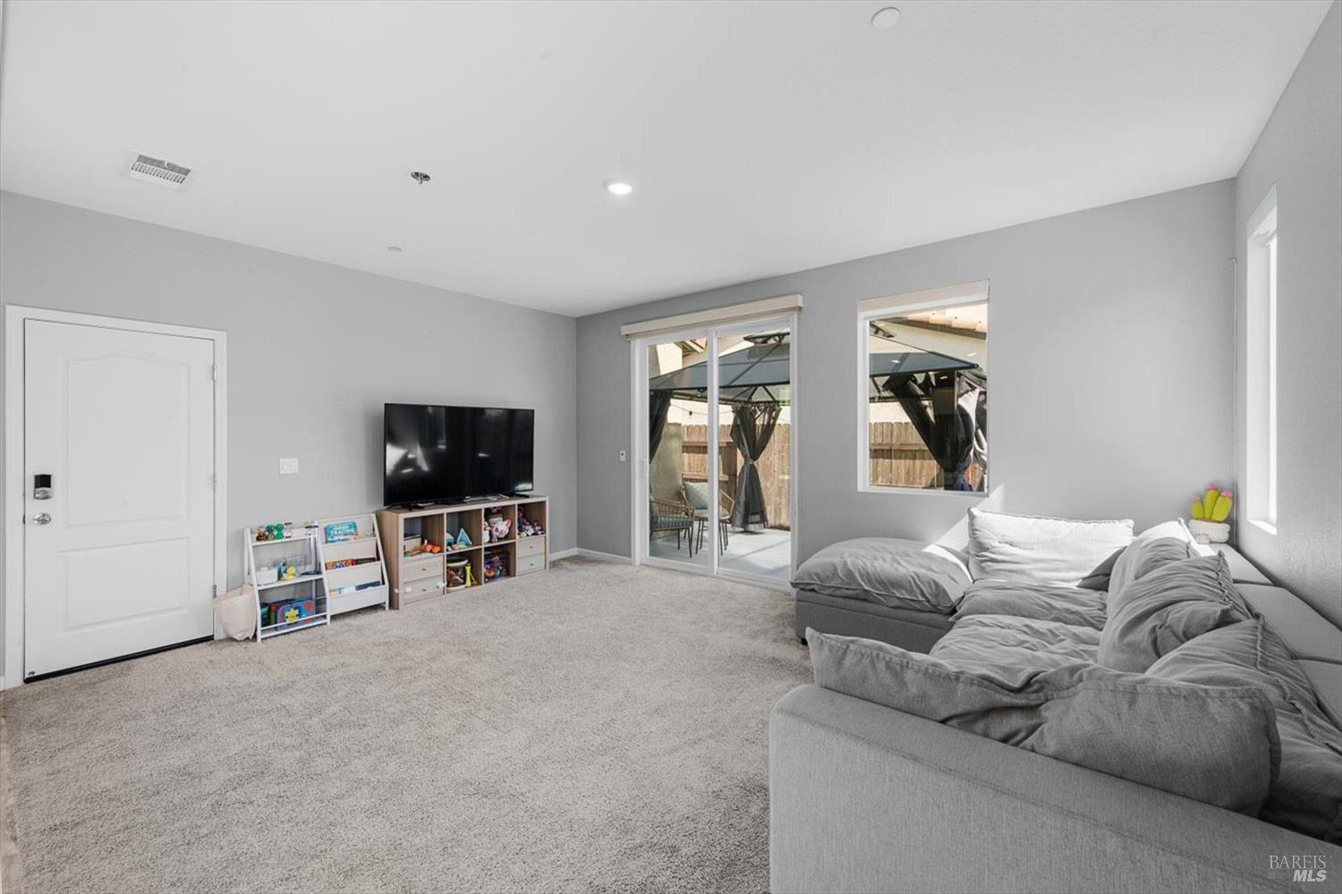 5004 Gurnett Ln