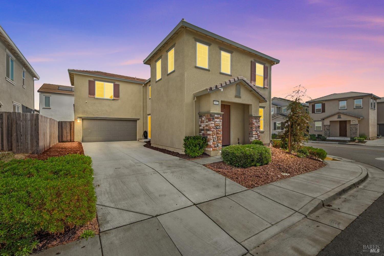 5004 Gurnett Ln