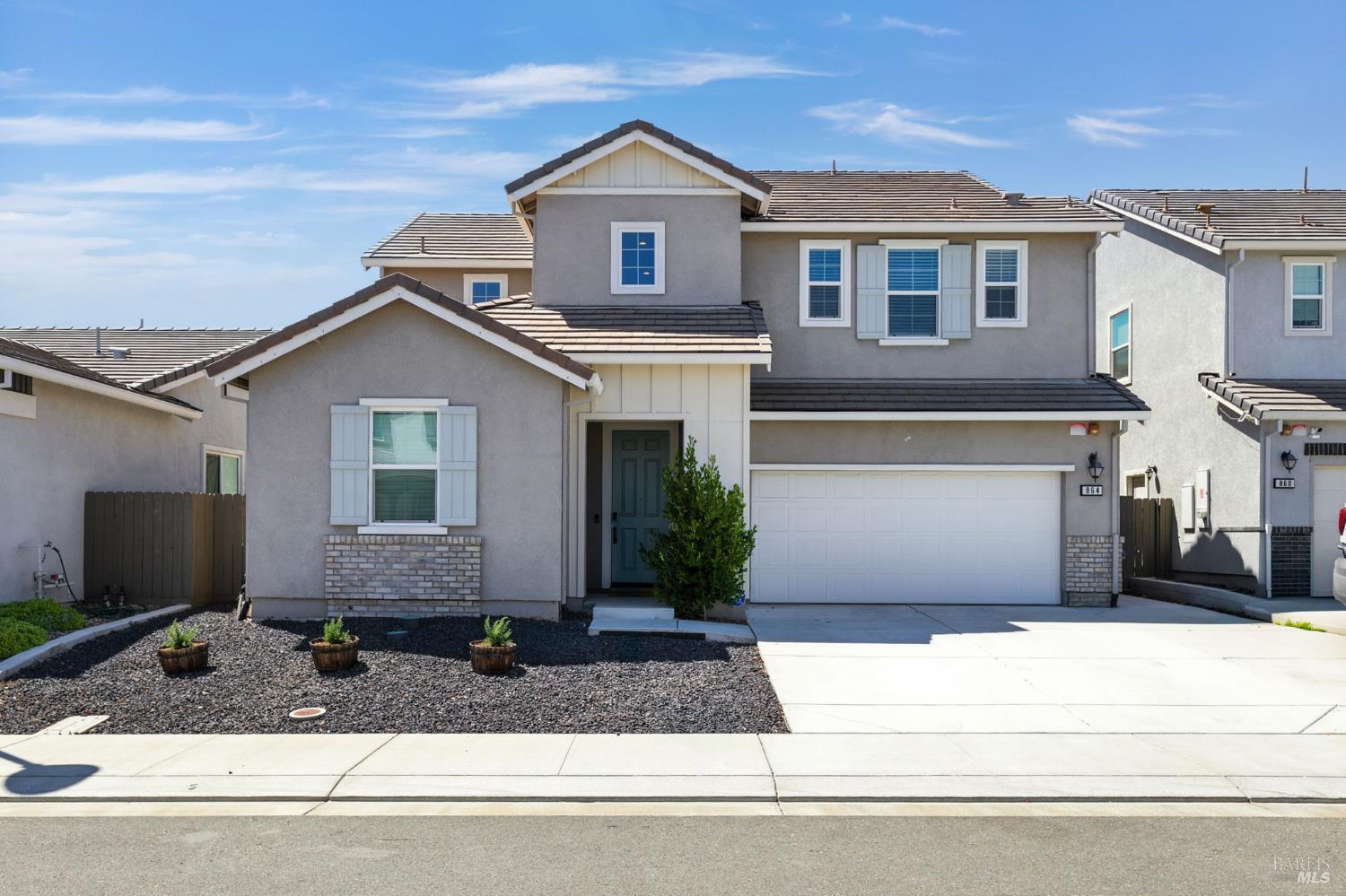 864 Cosmos Dr