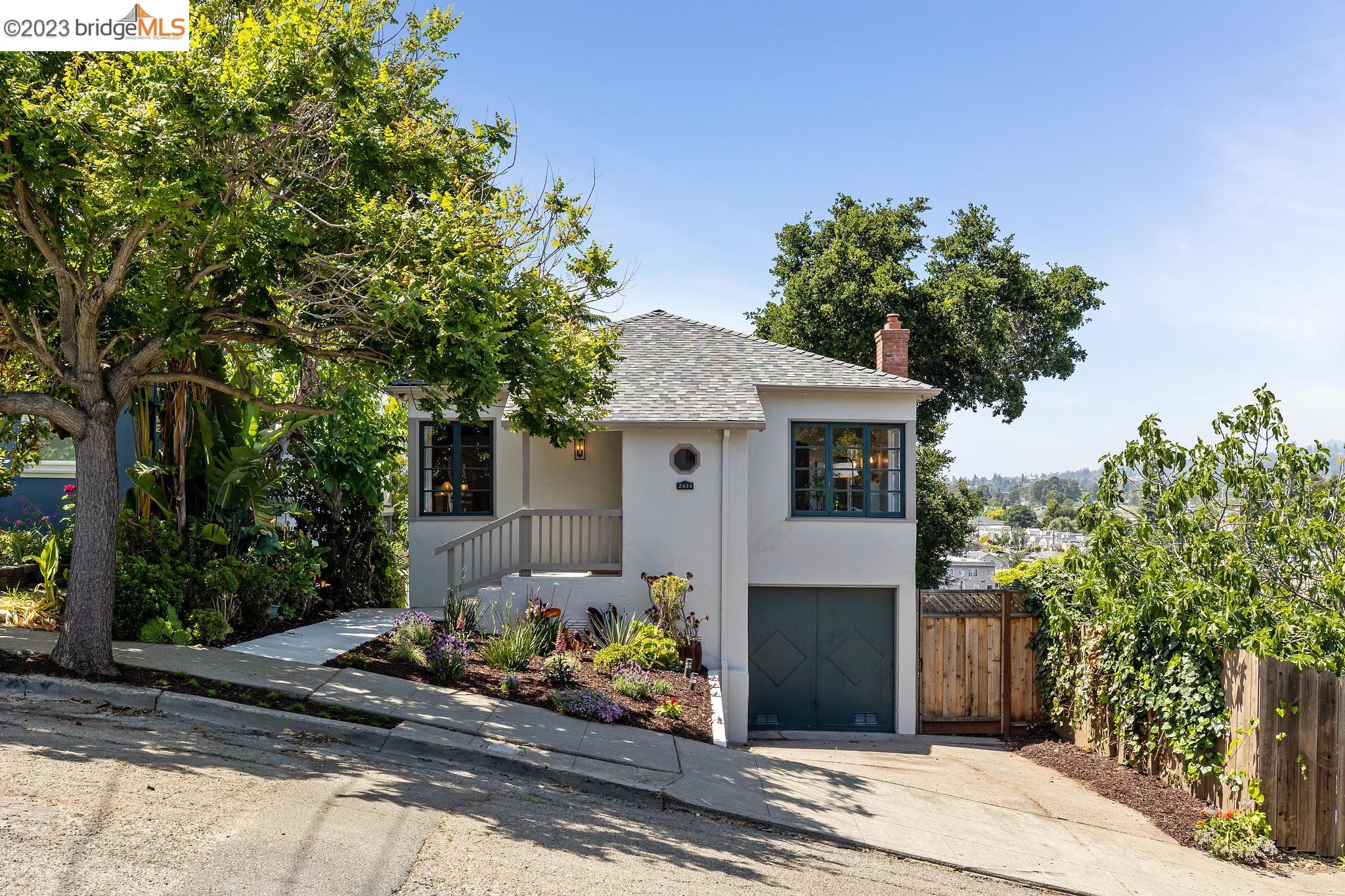 2535 Frances St