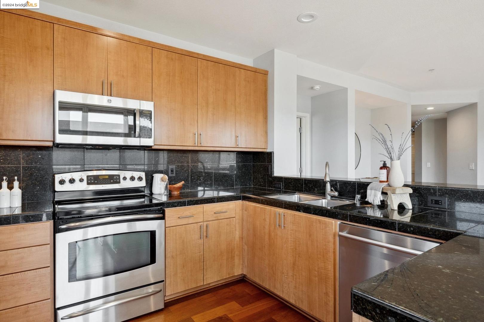 3090 Glascock ST APT 207