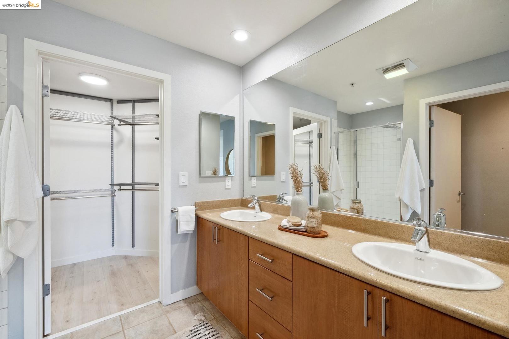 3090 Glascock ST APT 207