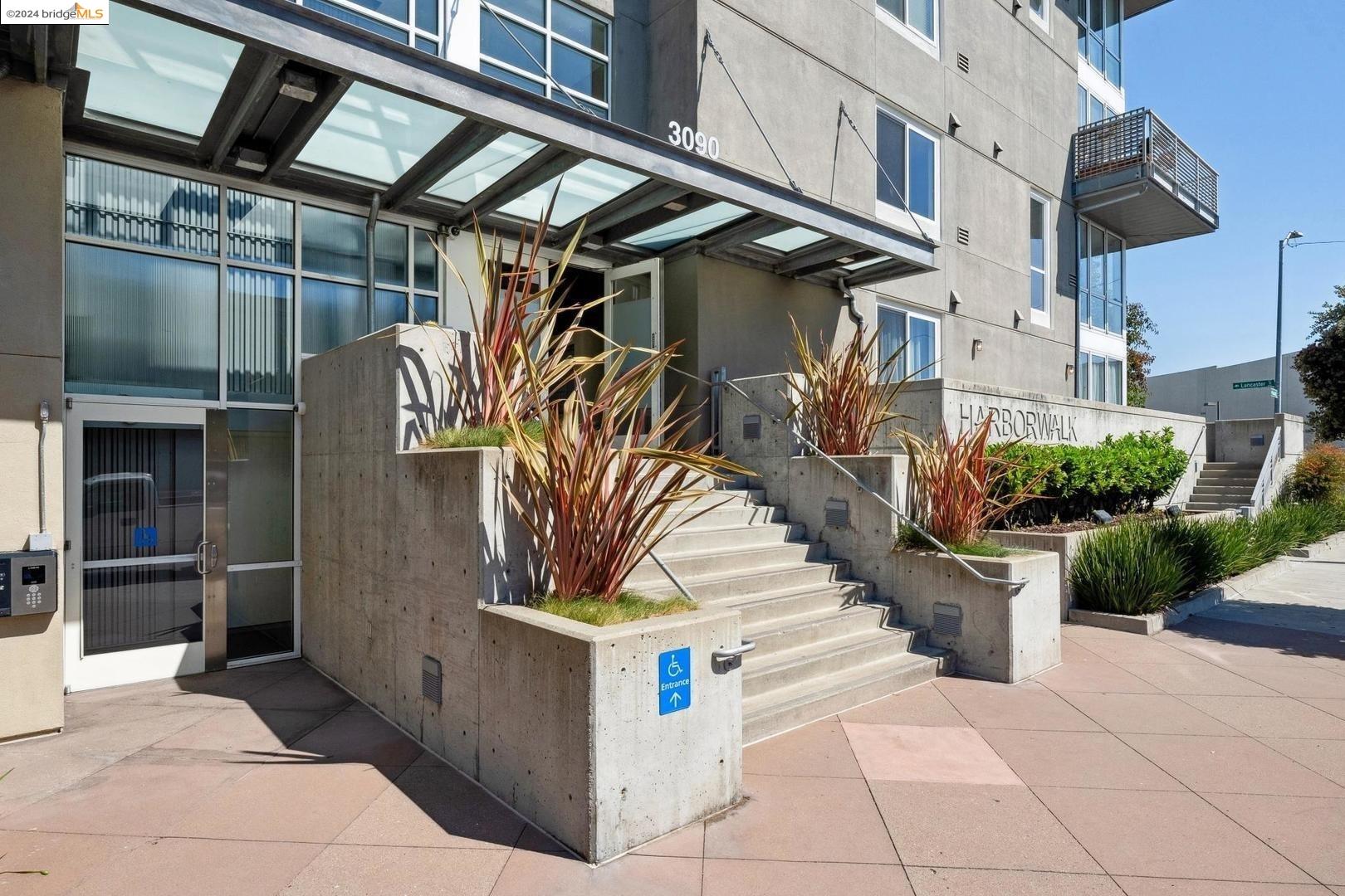 3090 Glascock ST APT 207