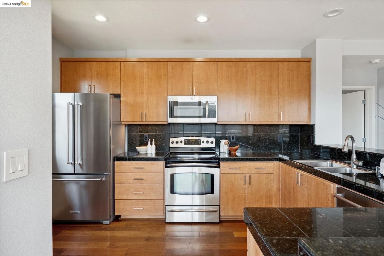 3090 Glascock ST APT 207