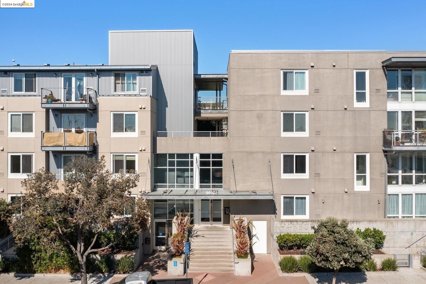 3090 Glascock ST APT 207