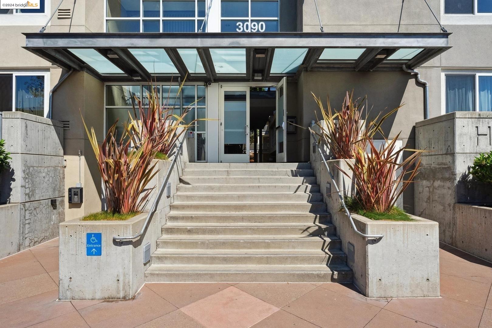 3090 Glascock ST APT 207