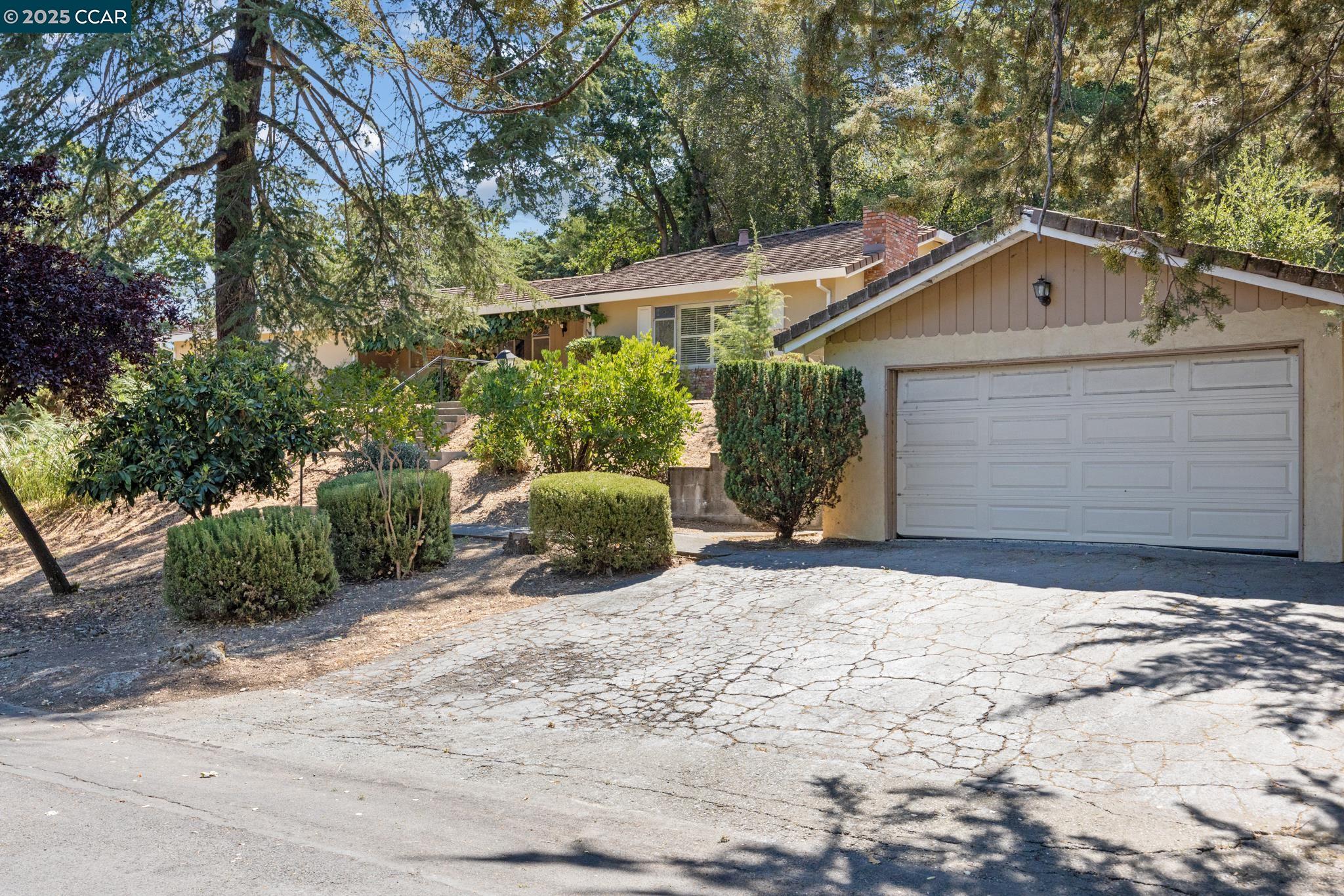 2101 Hillview Dr