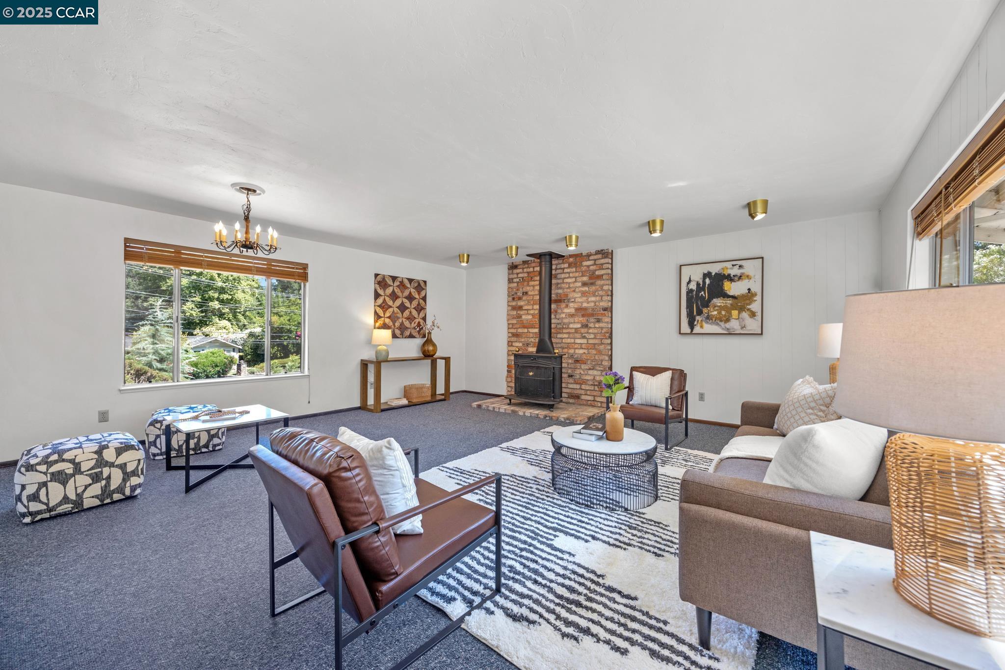 2101 Hillview Dr