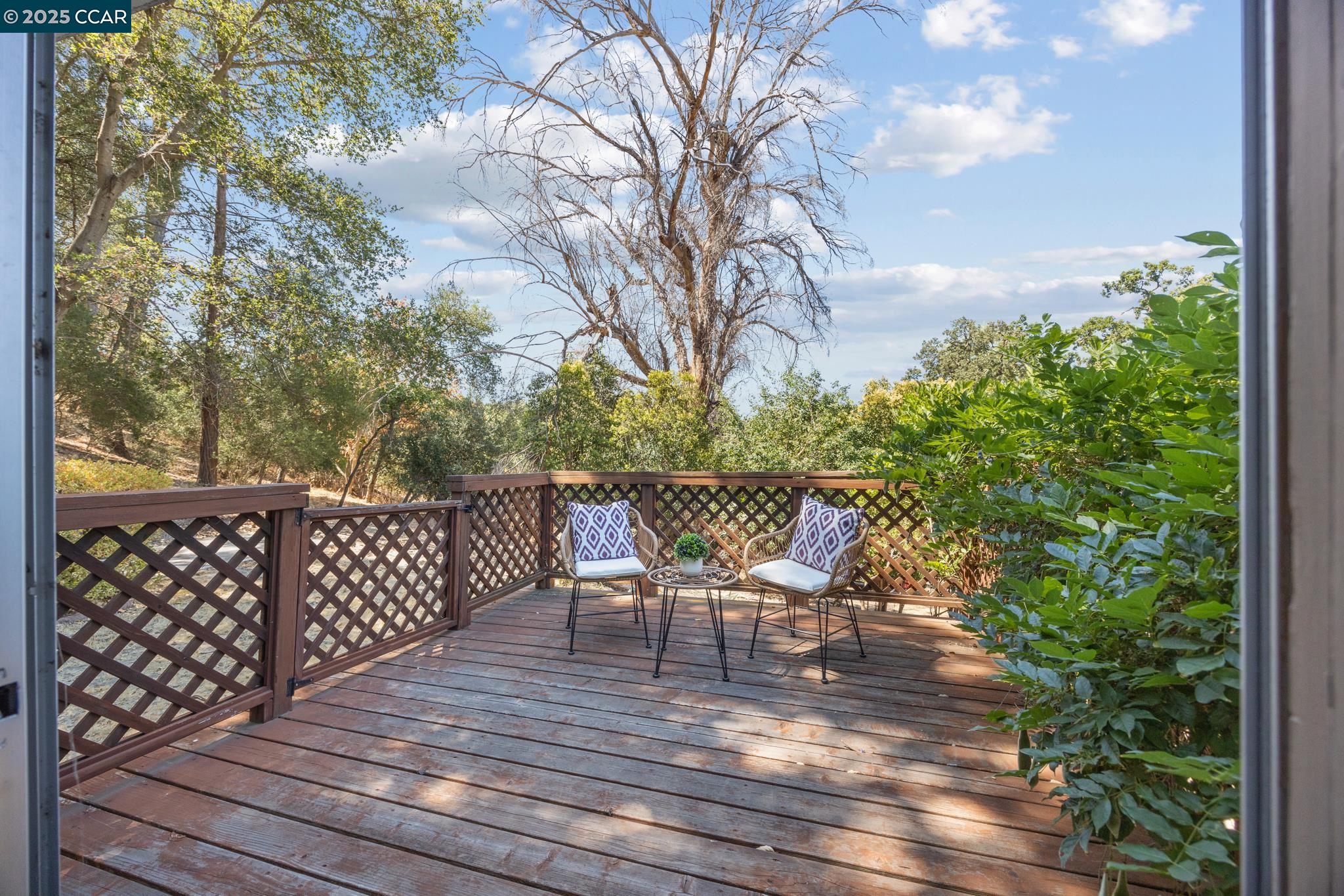 2101 Hillview Dr