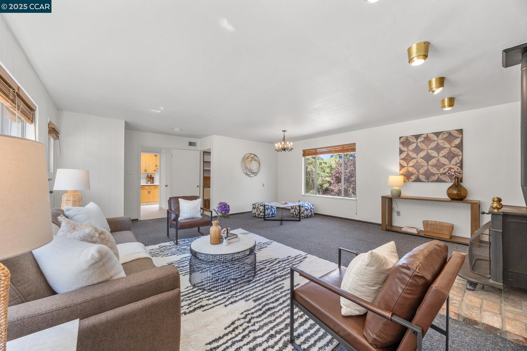 2101 Hillview Dr