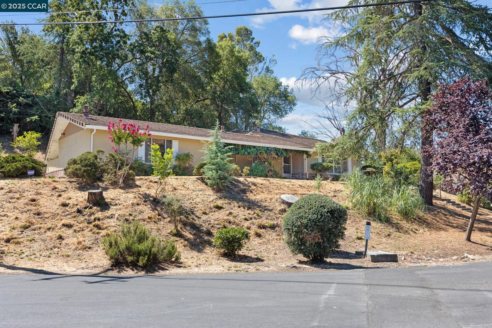 2101 Hillview Dr