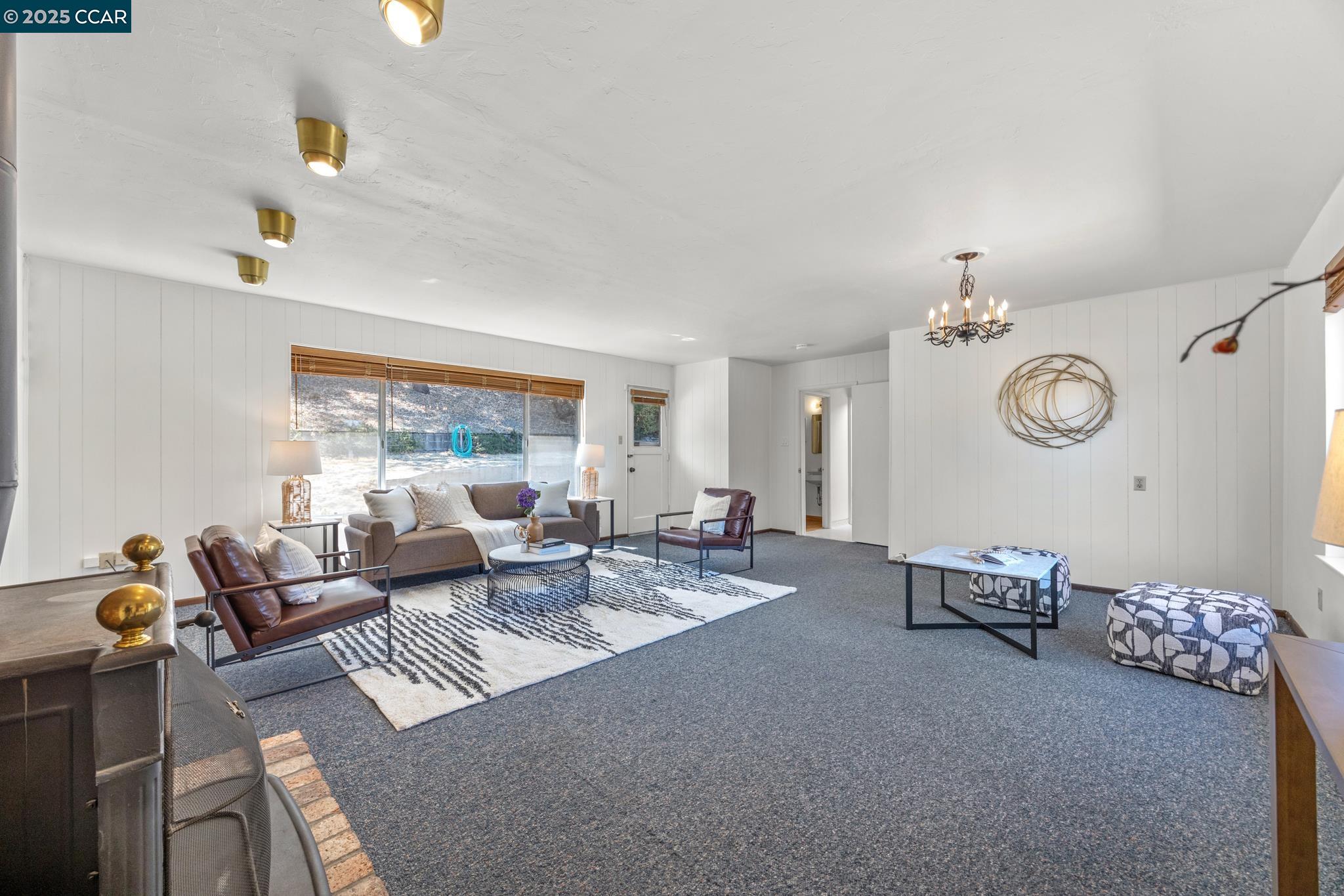 2101 Hillview Dr