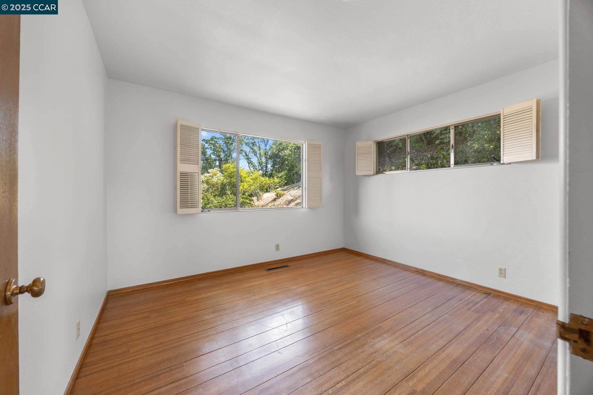2101 Hillview Dr