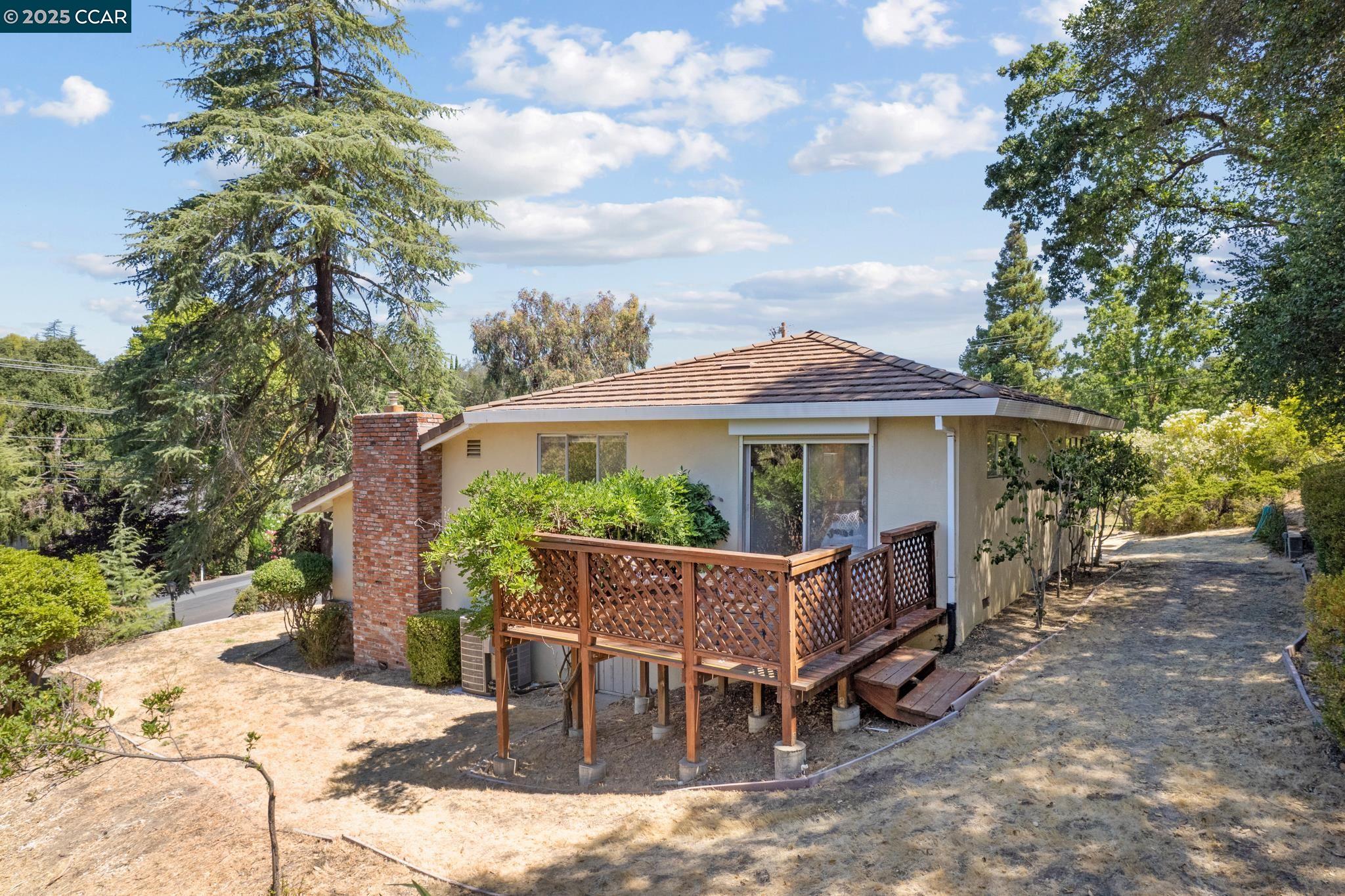 2101 Hillview Dr