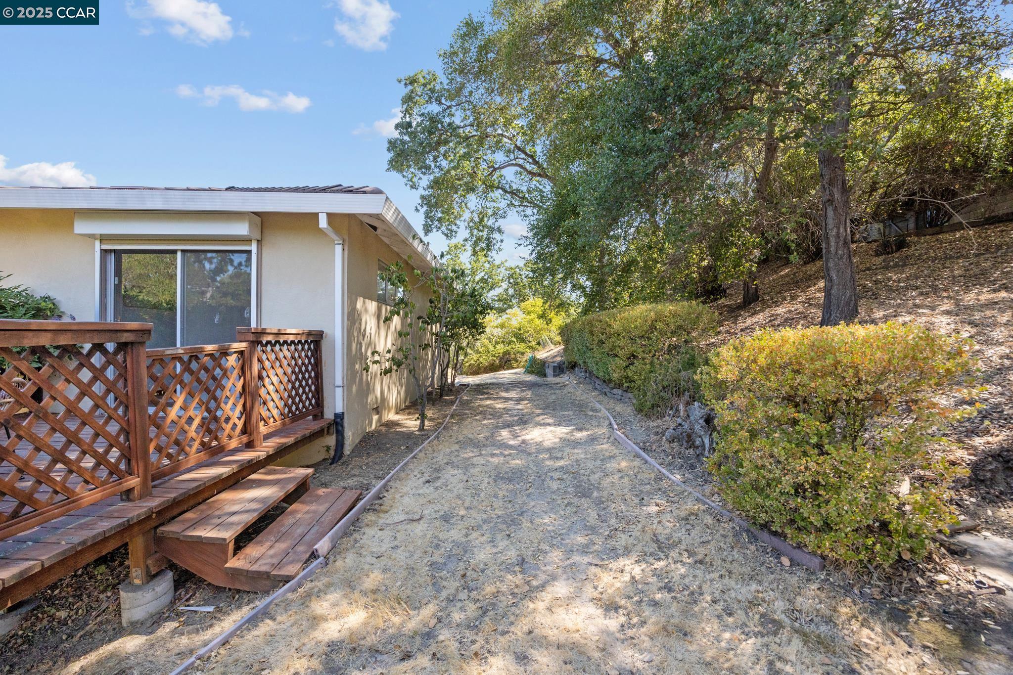 2101 Hillview Dr