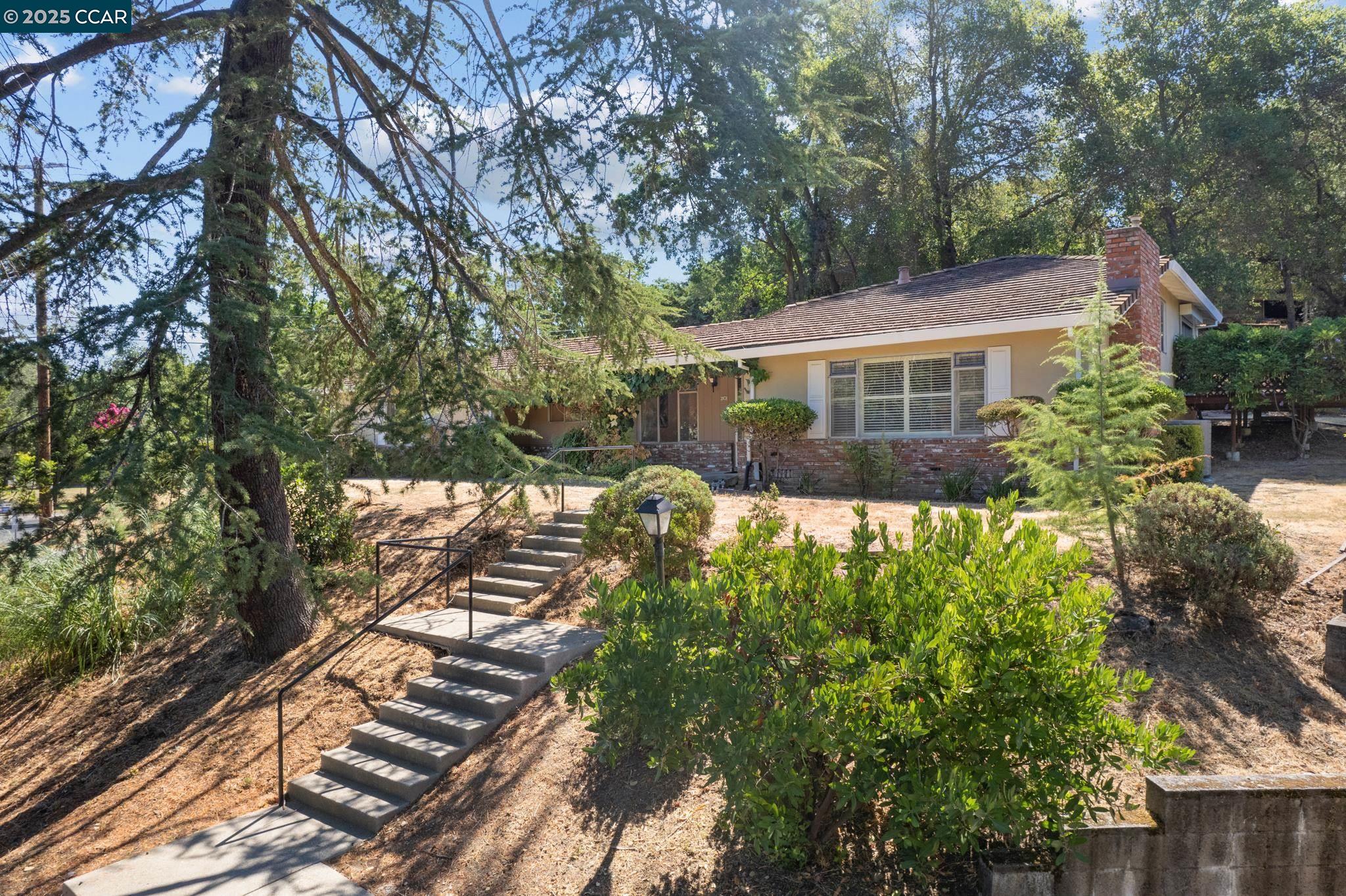 2101 Hillview Dr