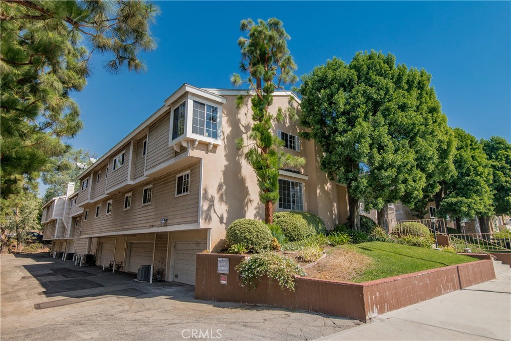 18653 Burbank Boulevard 1