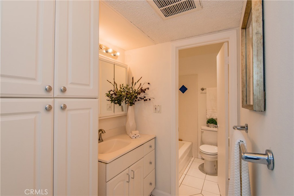 5403 Newcastle Avenue 57