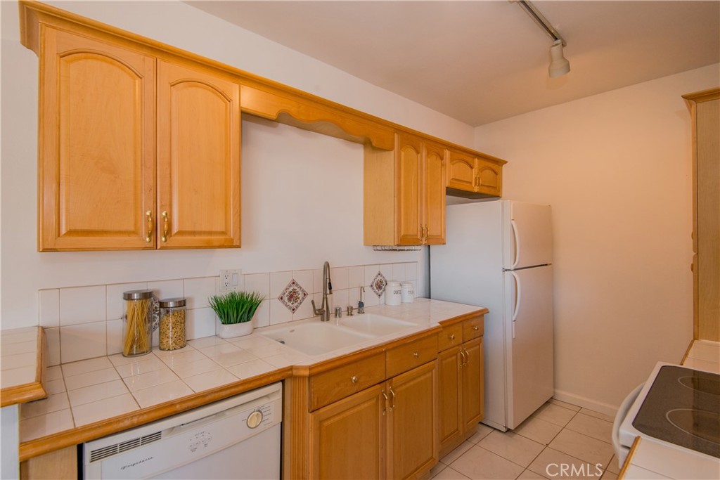 5403 Newcastle Avenue 57