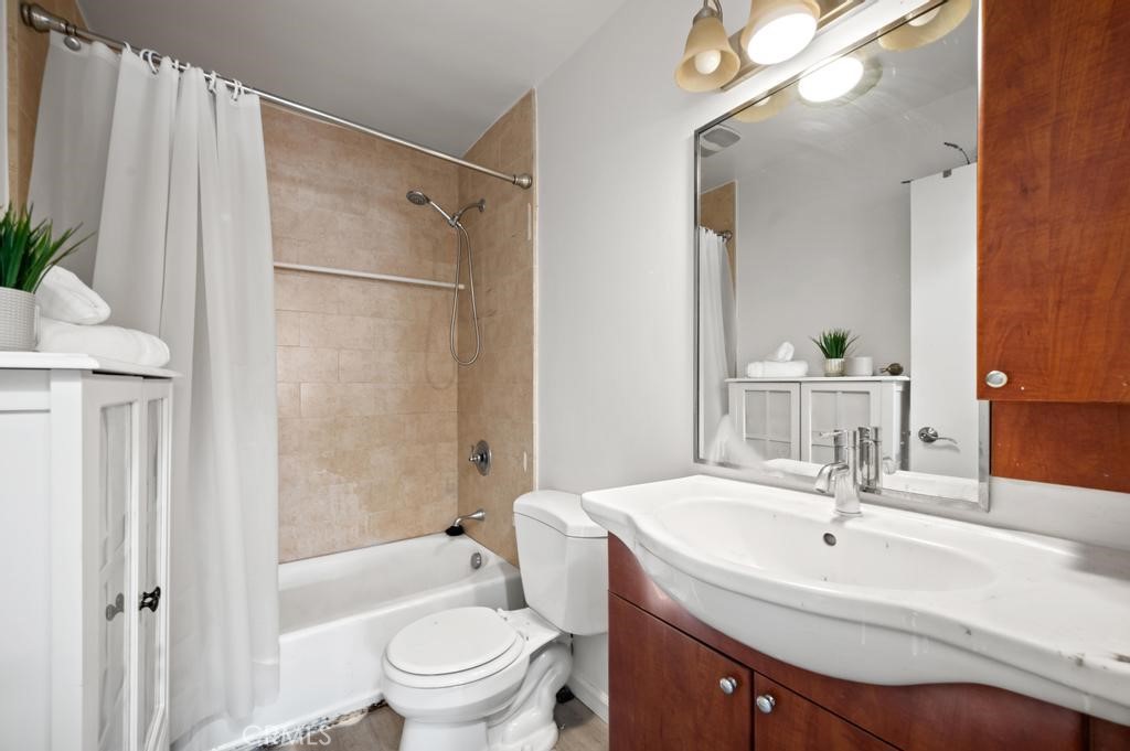 20327 Saticoy Street 215