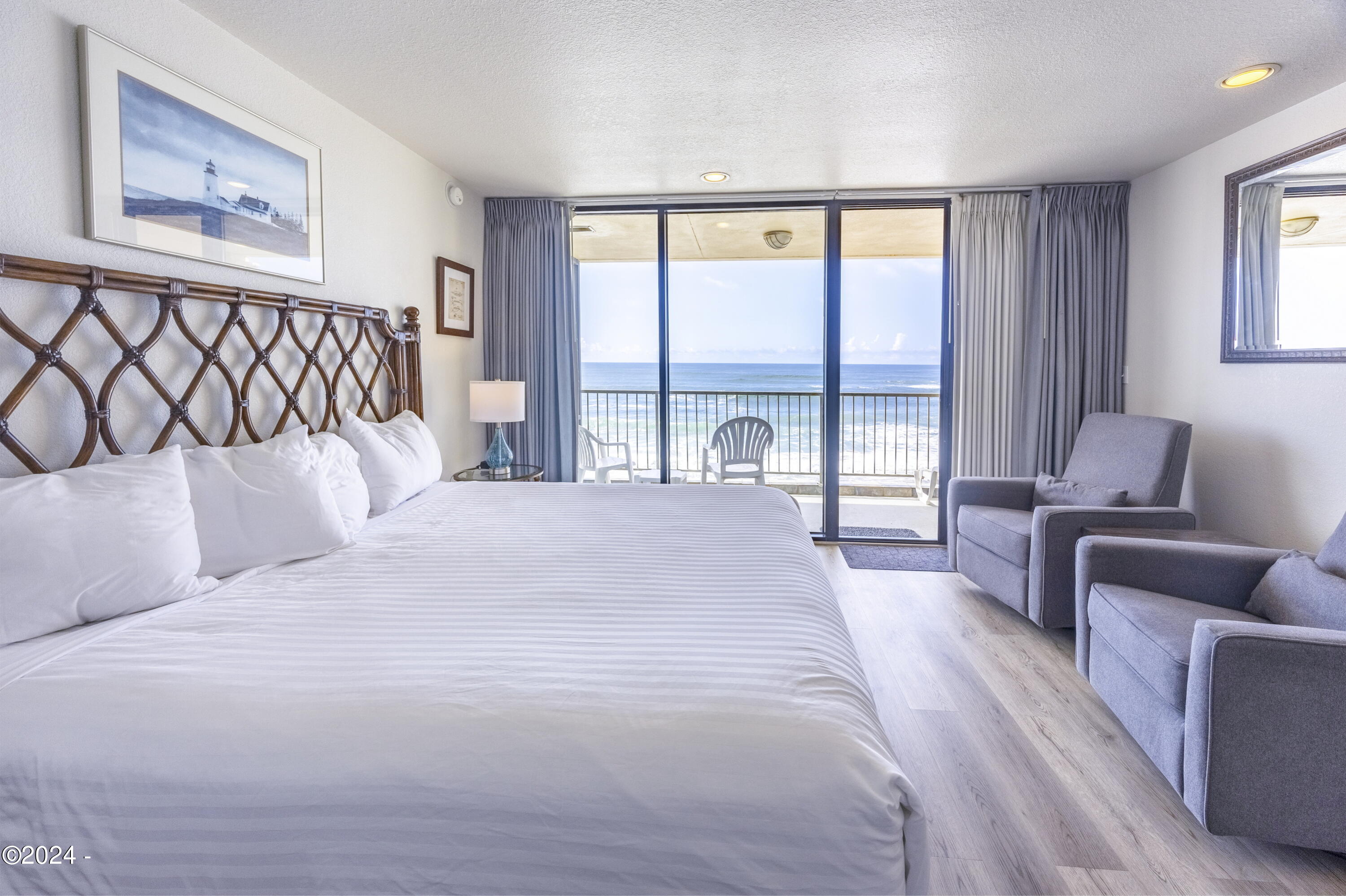 4009 SW Highway 101, 241