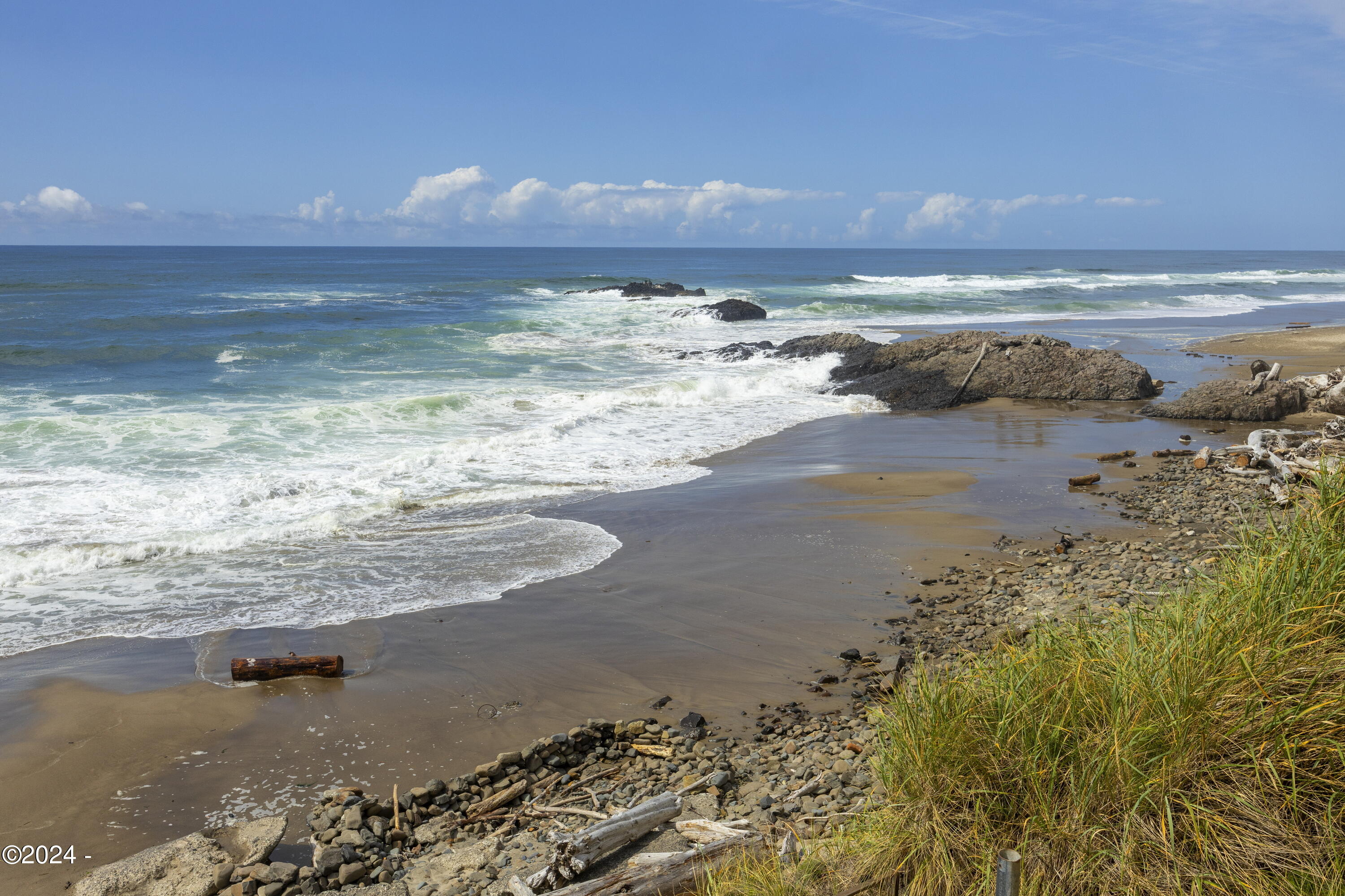 4009 SW Highway 101, 241