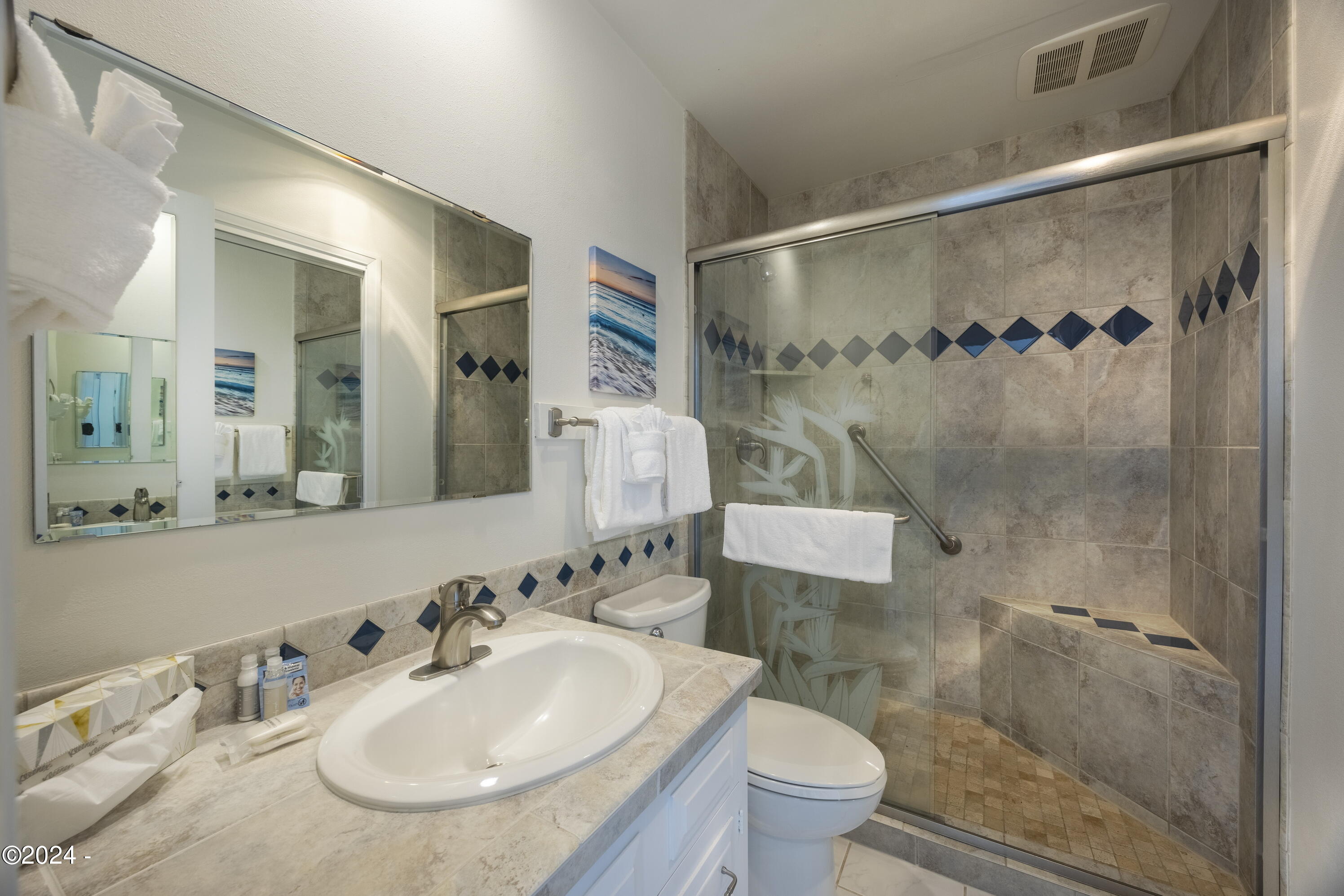 4009 SW Highway 101, 241