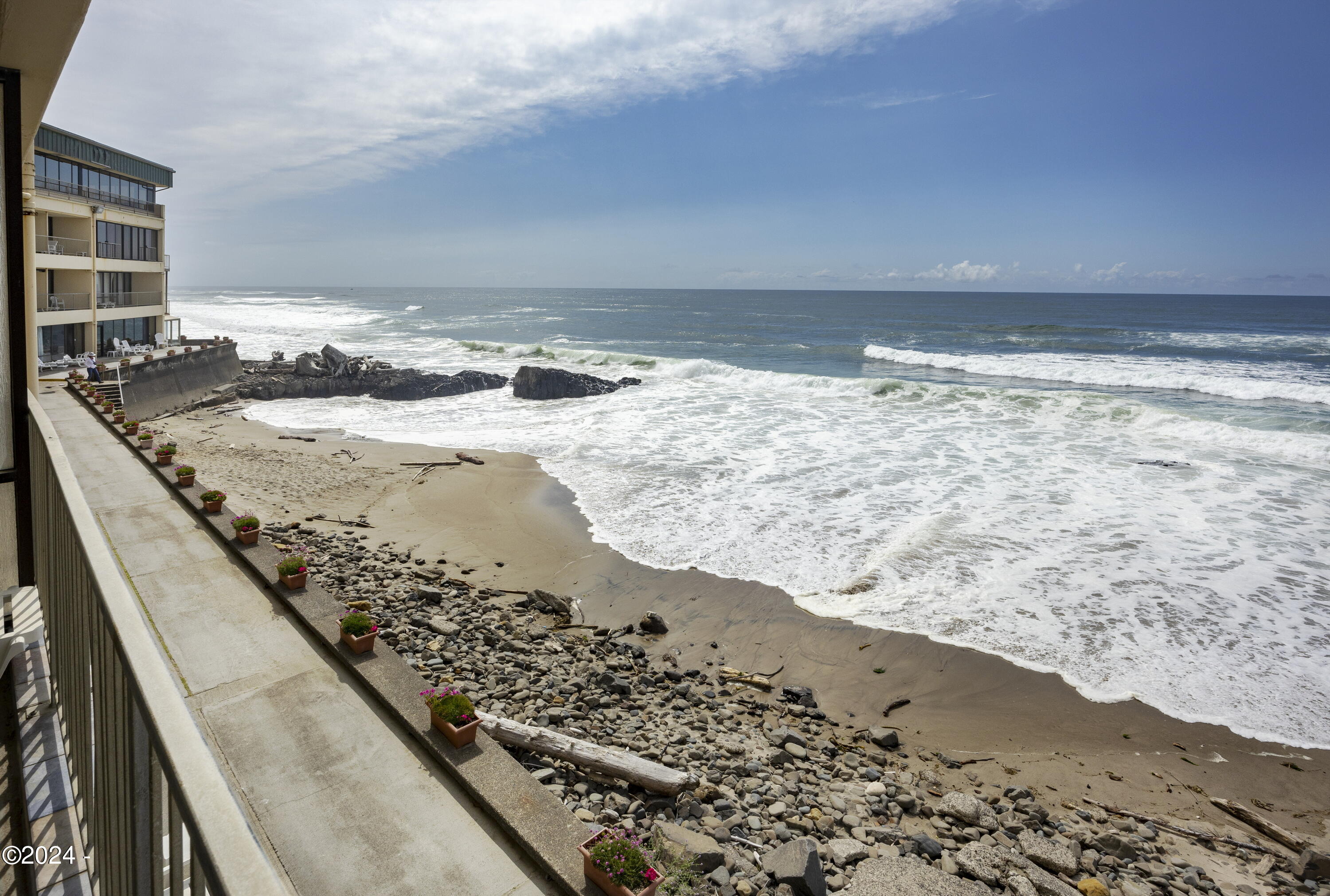 4009 SW Highway 101, 241