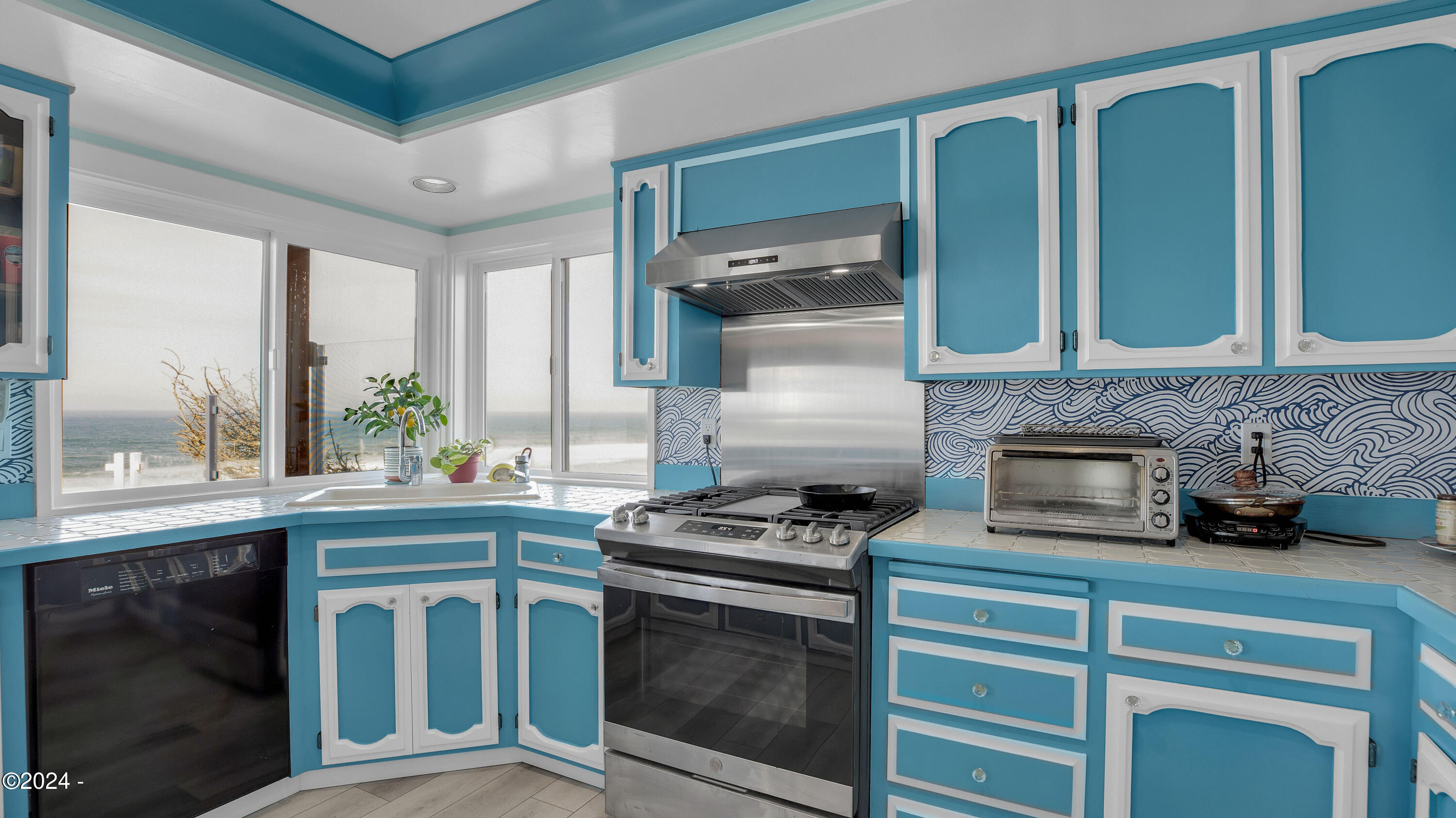 5725 NW Jetty Avenue