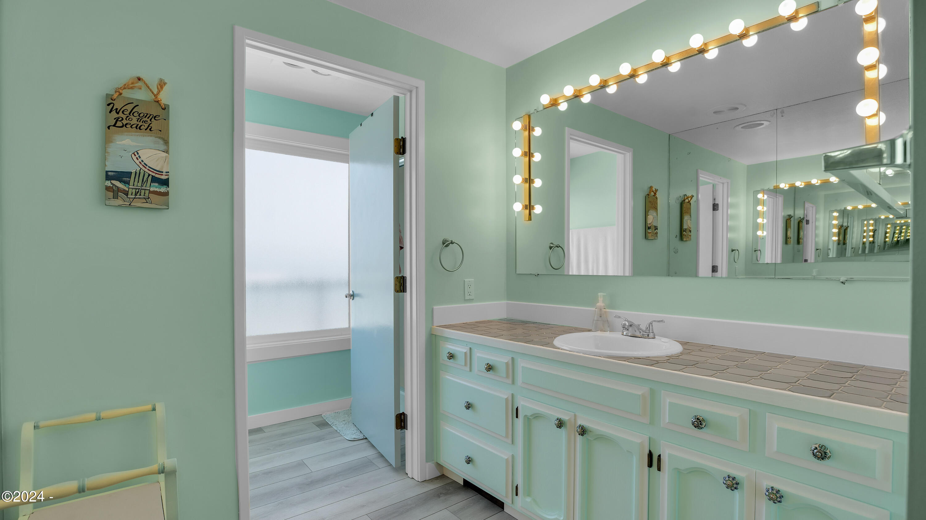 5725 NW Jetty Avenue