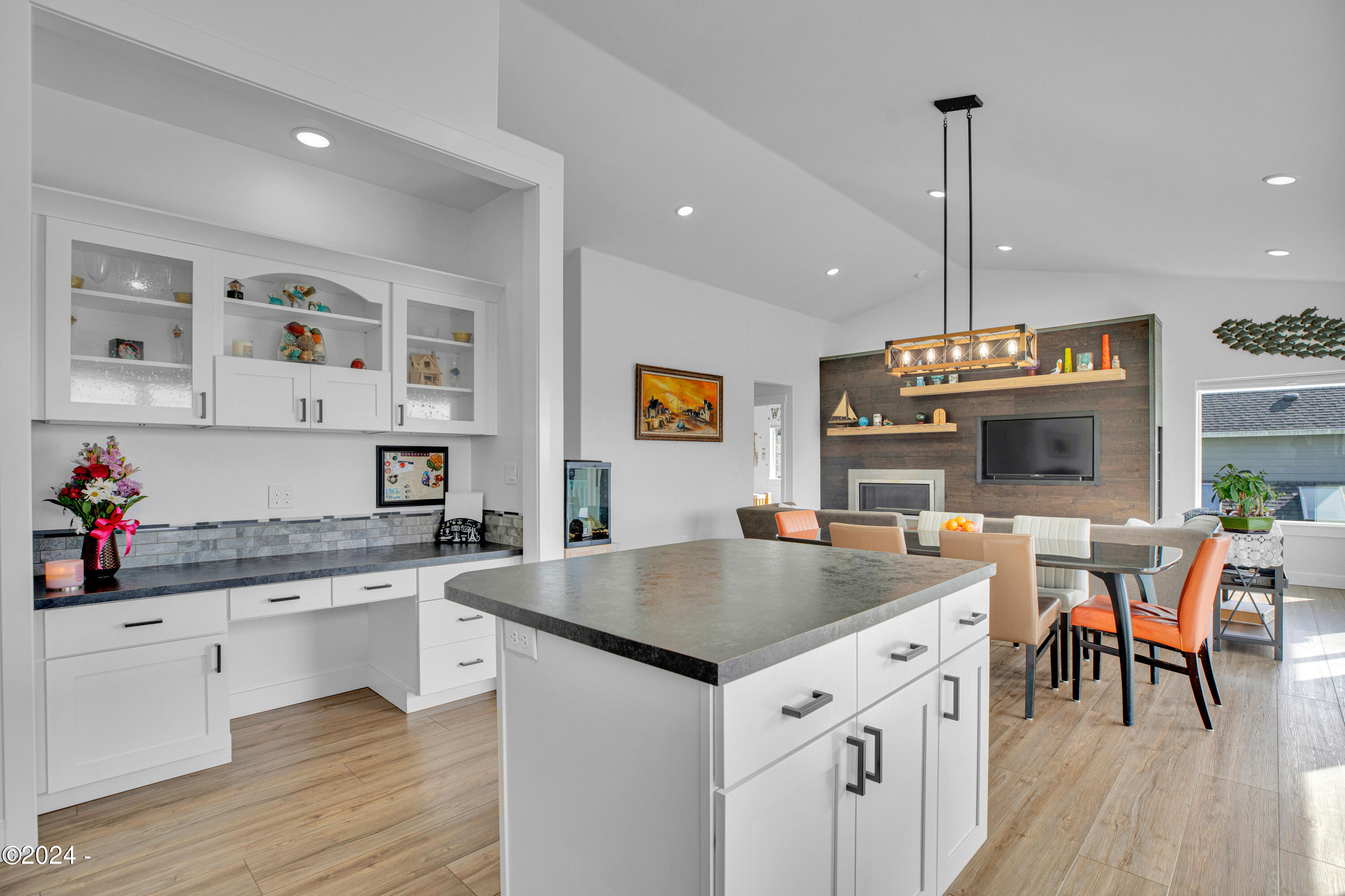 1791 NW Lincoln Loop