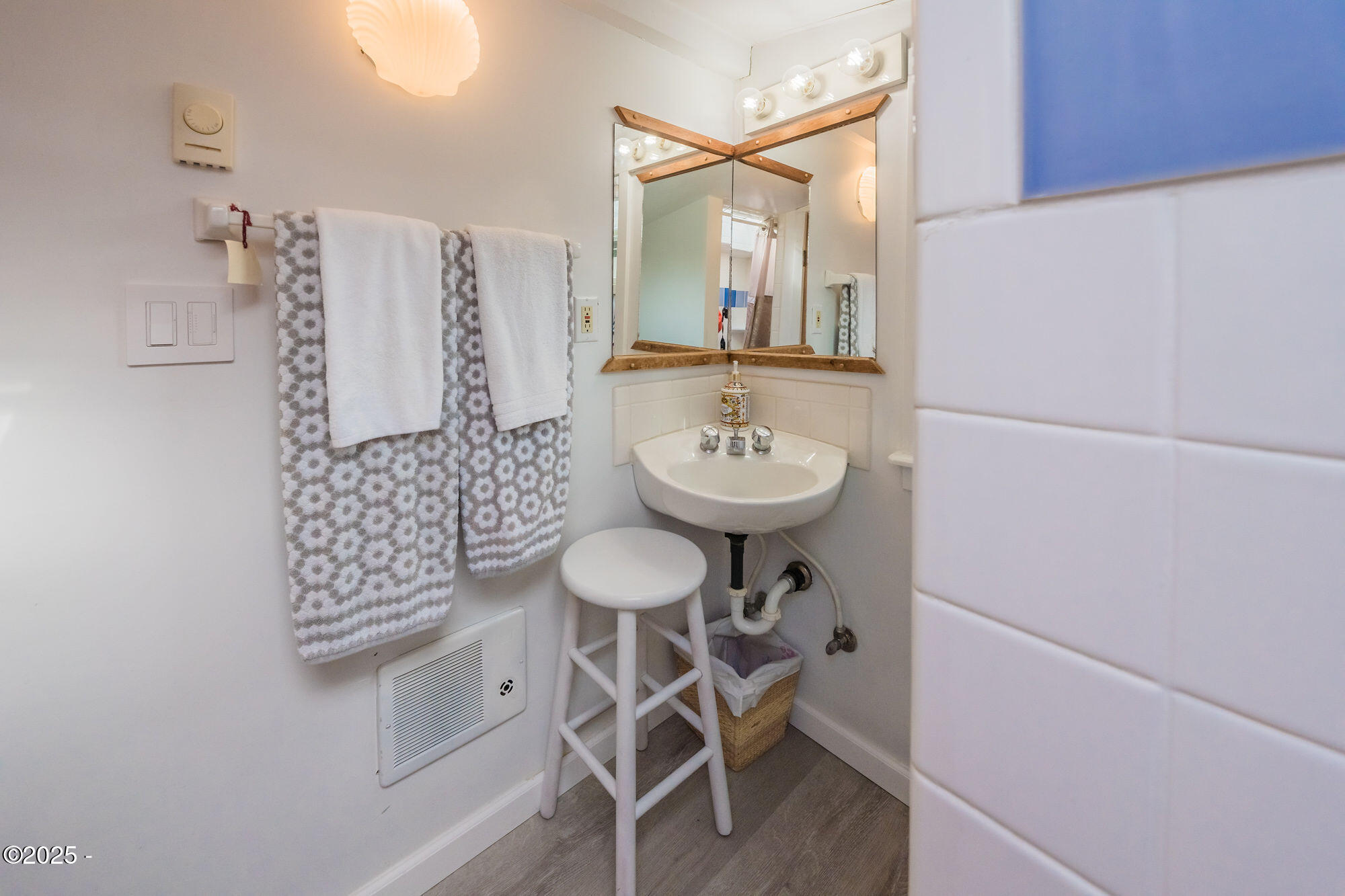 2729 SW Coast Avenue