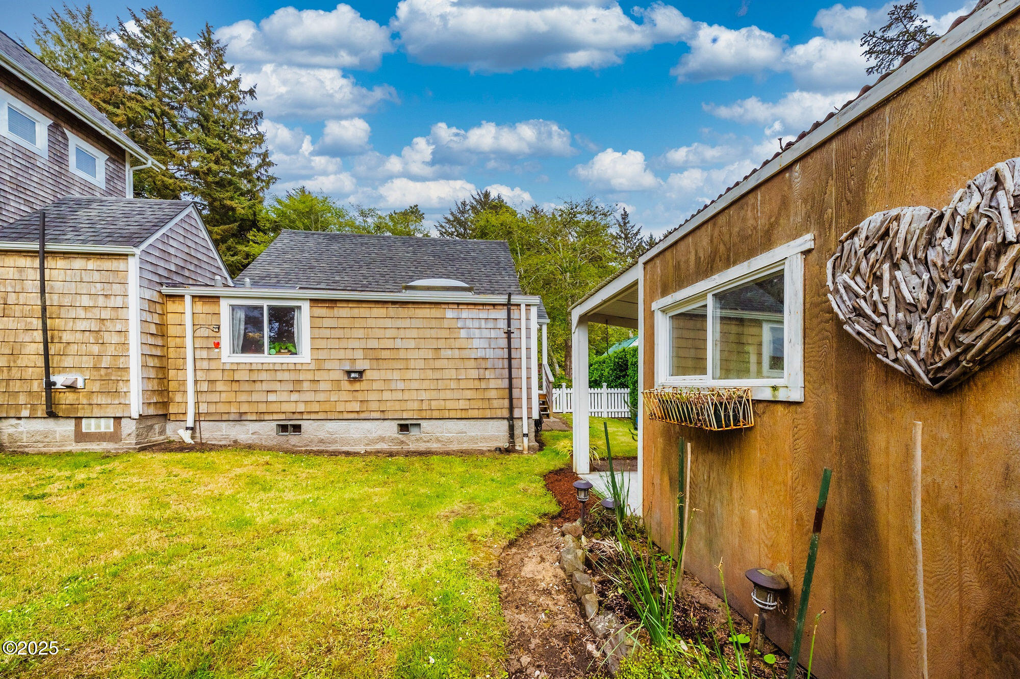 2729 SW Coast Avenue