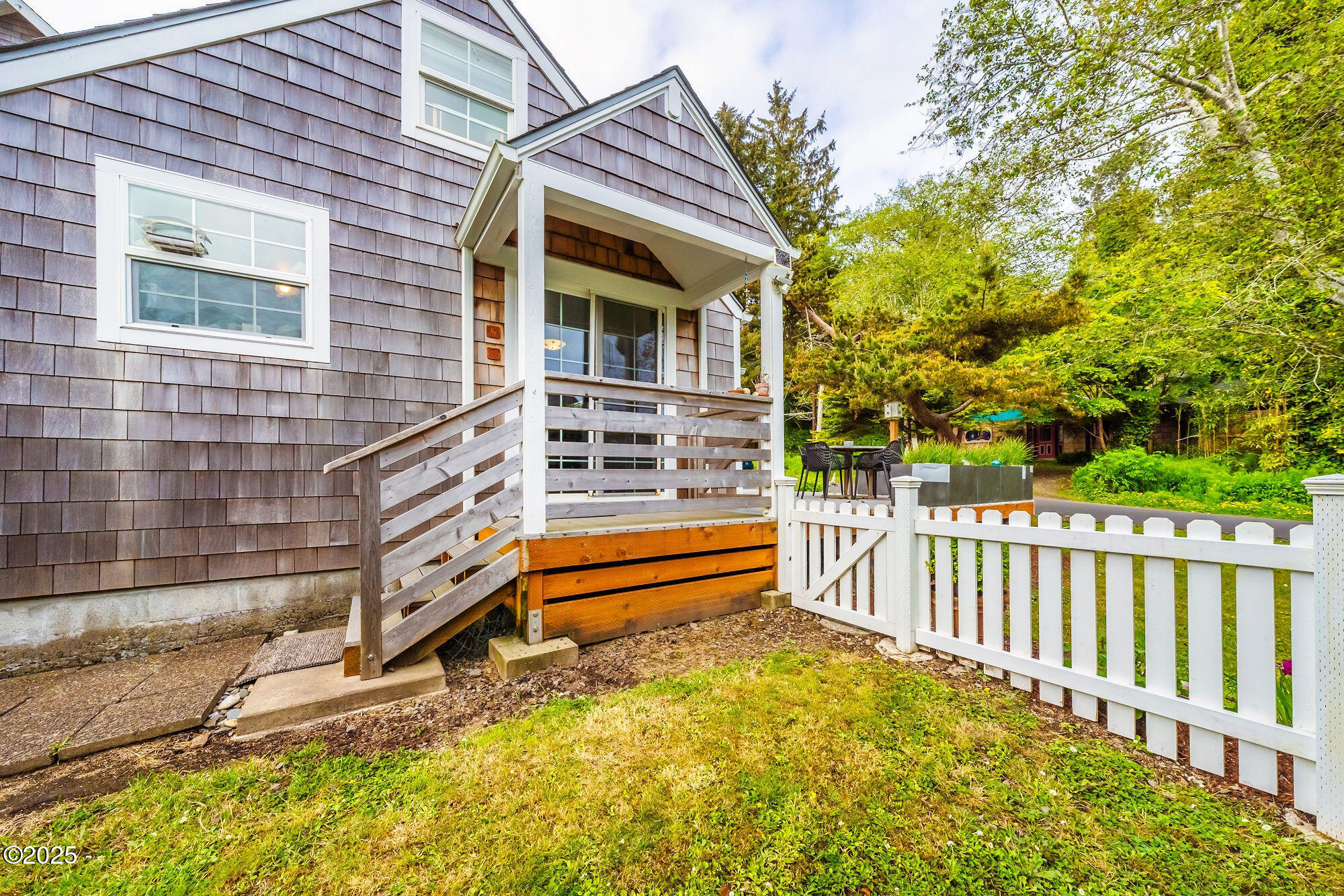 2729 SW Coast Avenue