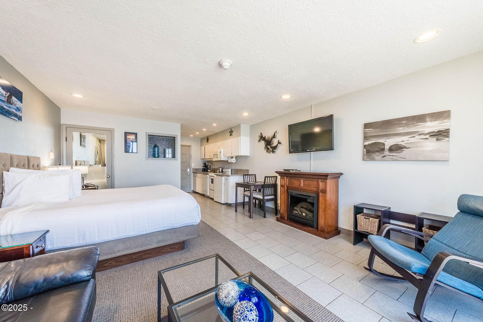 4009 SW Highway 101, 140