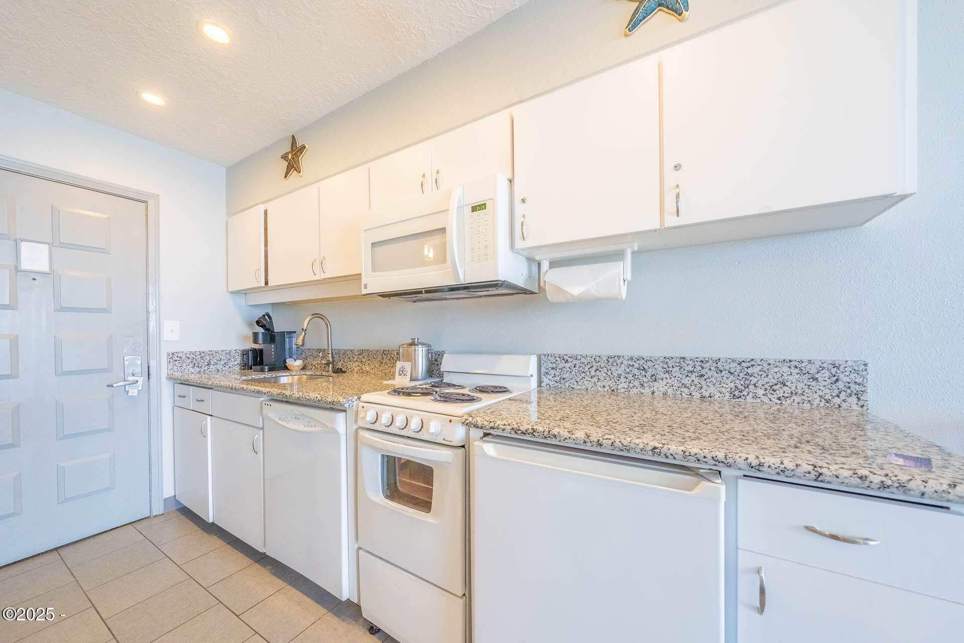 4009 SW Highway 101, 140