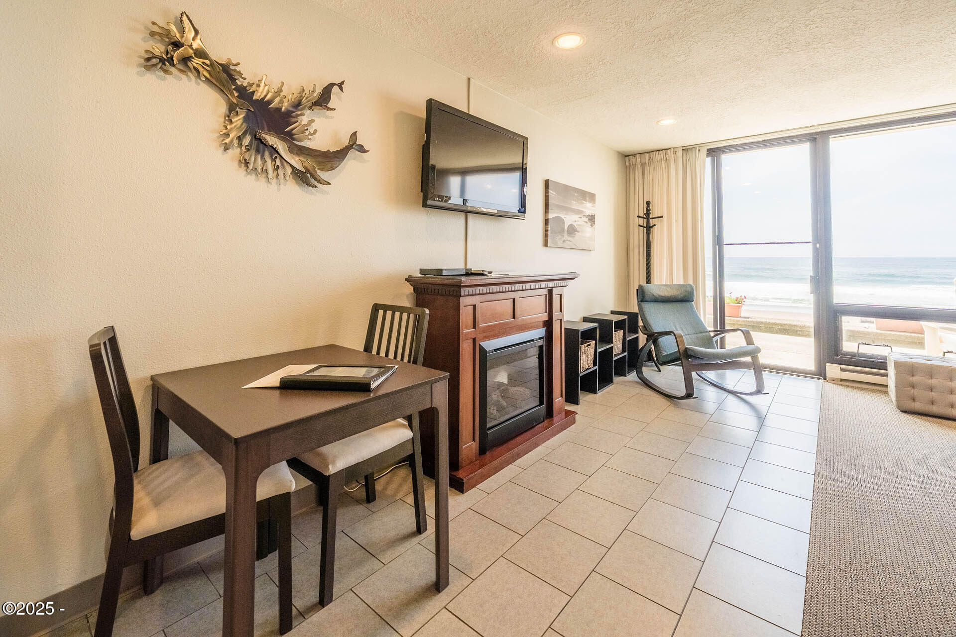 4009 SW Highway 101, 140