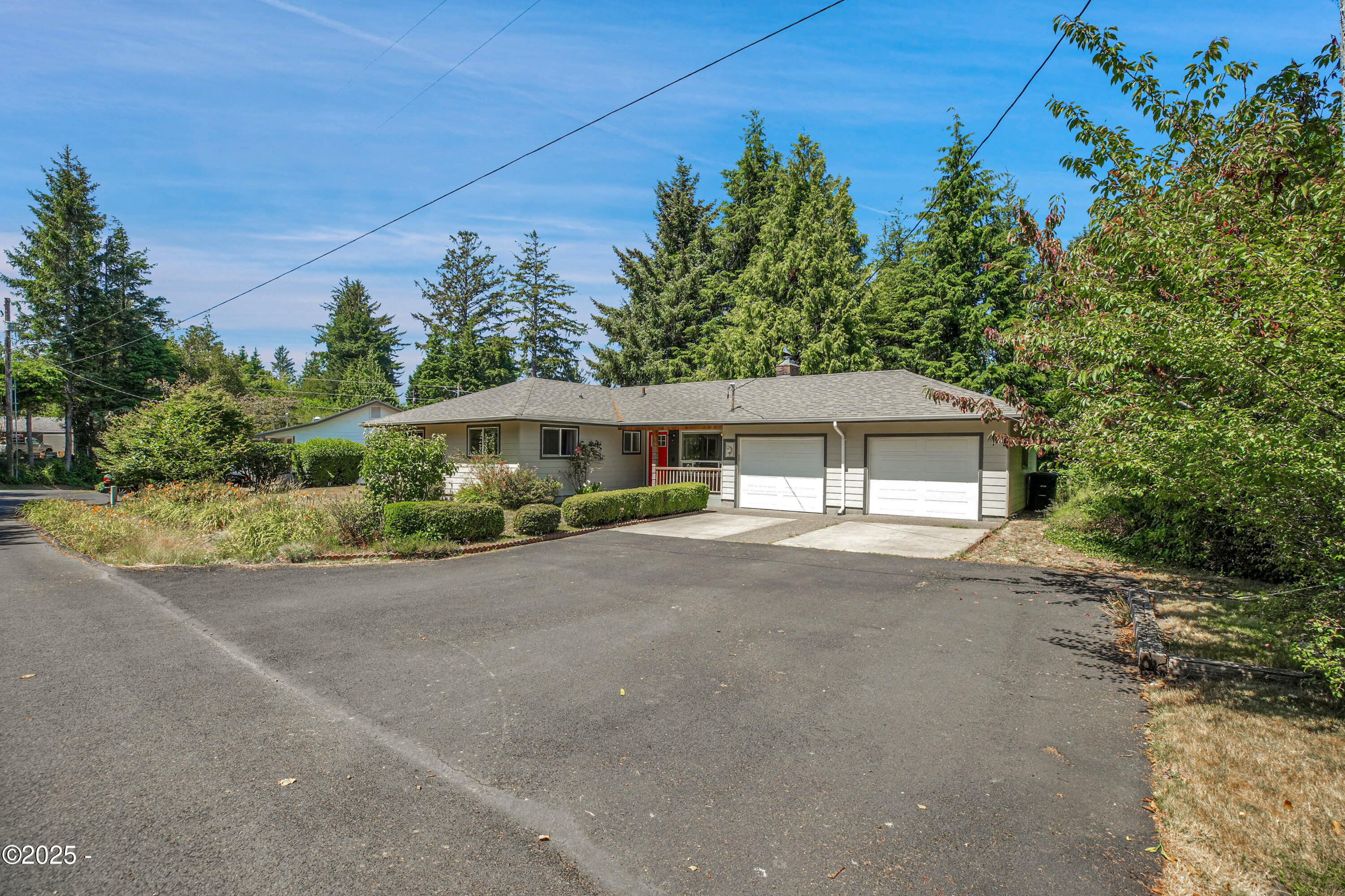 360 NE Edgecliff Drive