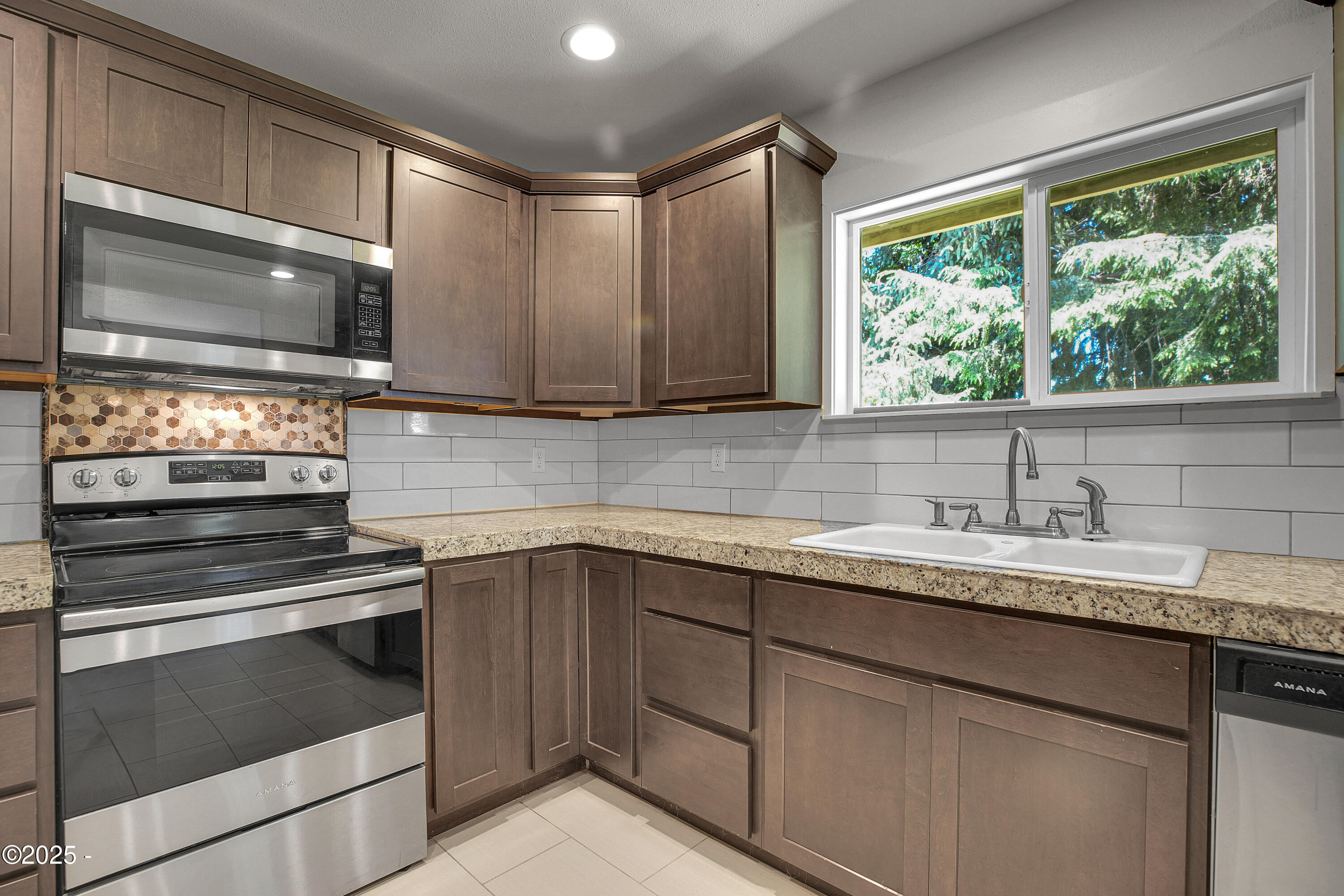 360 NE Edgecliff Drive