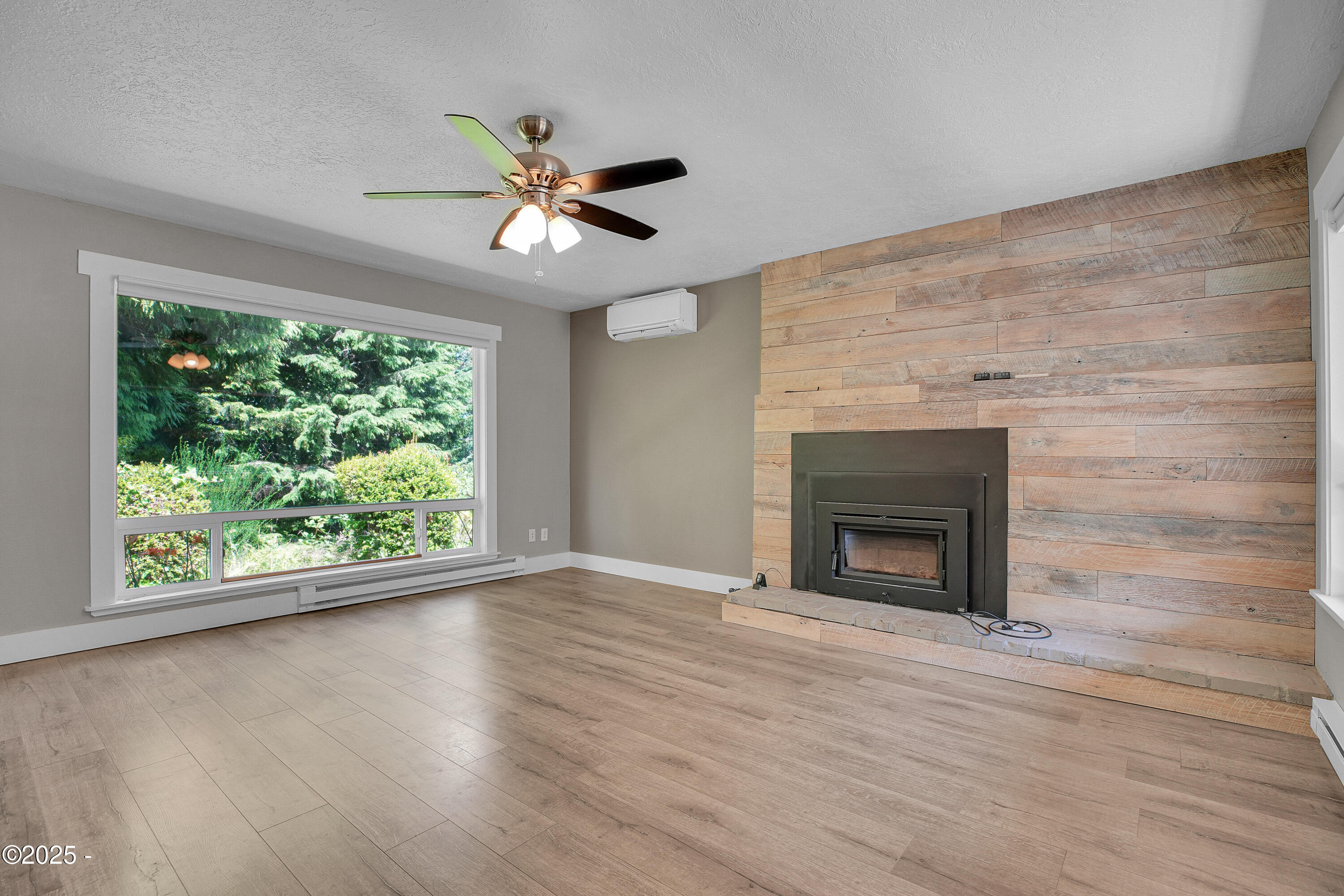 360 NE Edgecliff Drive