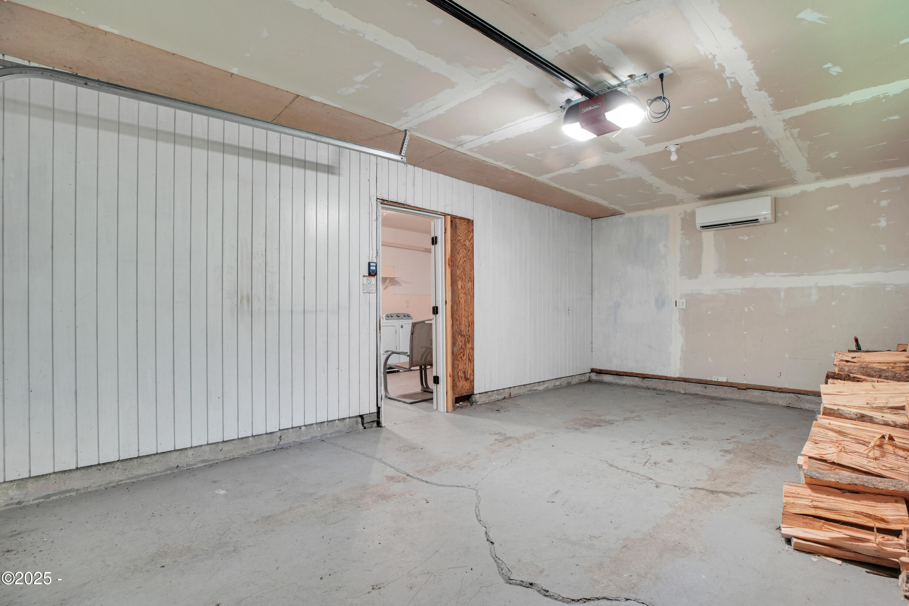 360 NE Edgecliff Drive