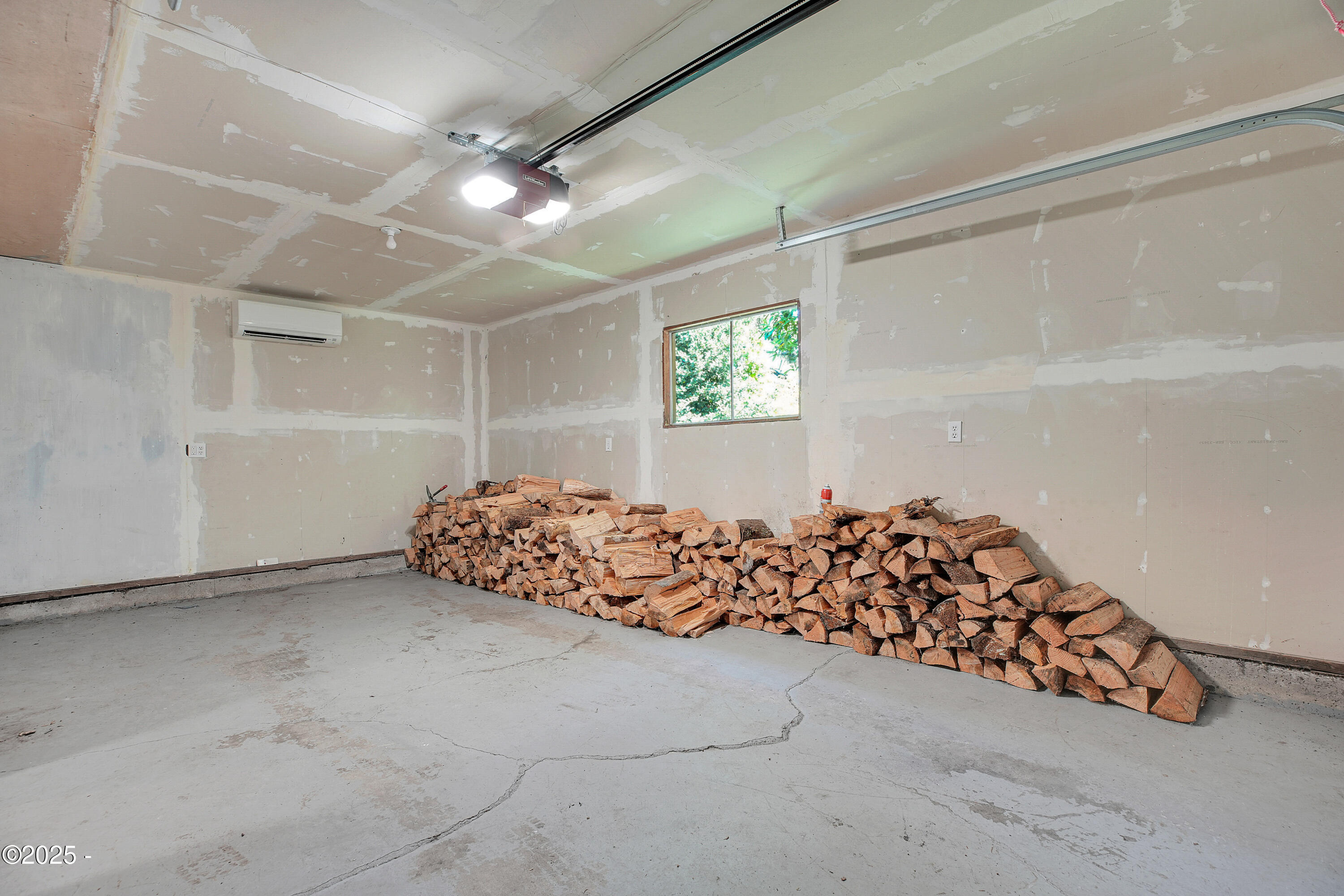 360 NE Edgecliff Drive