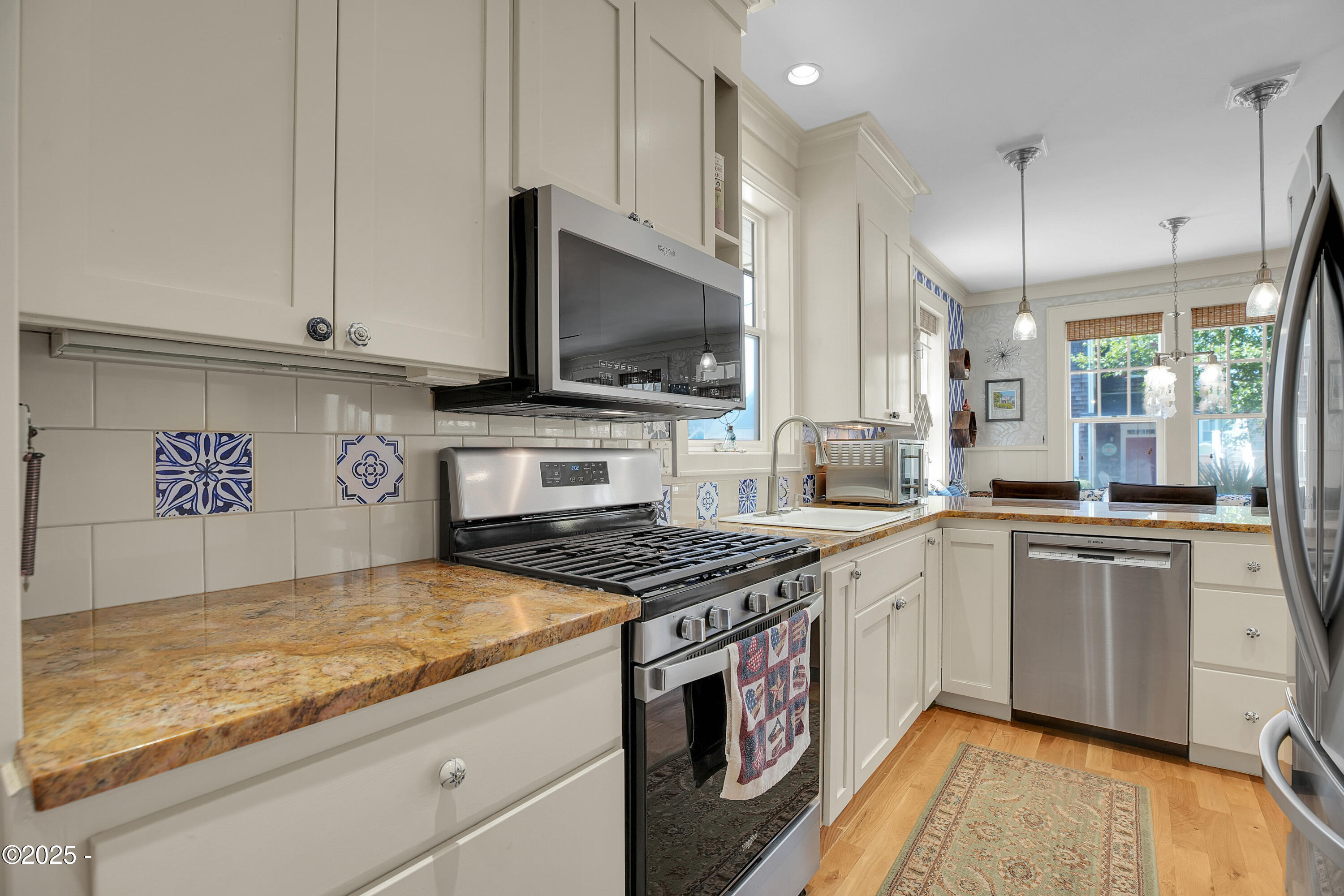 2746 SW Beach Avenue