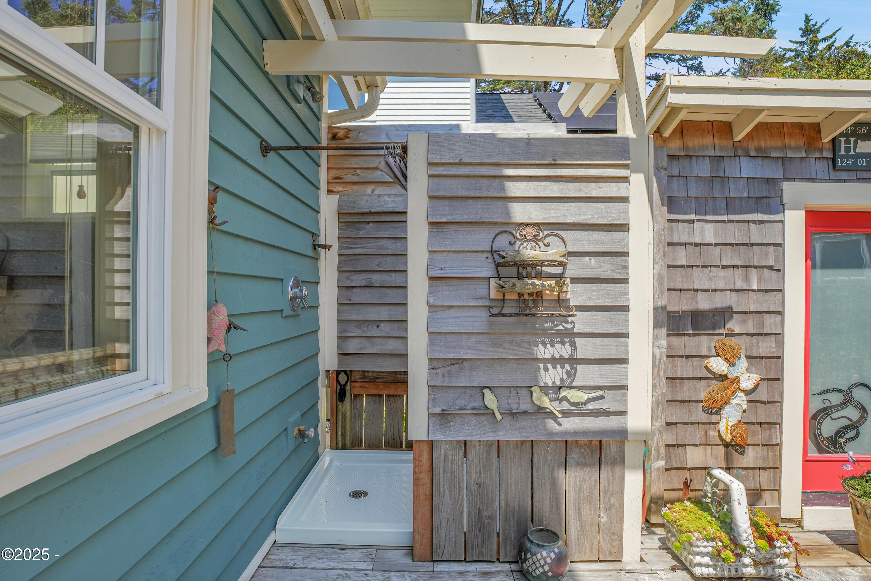 2746 SW Beach Avenue