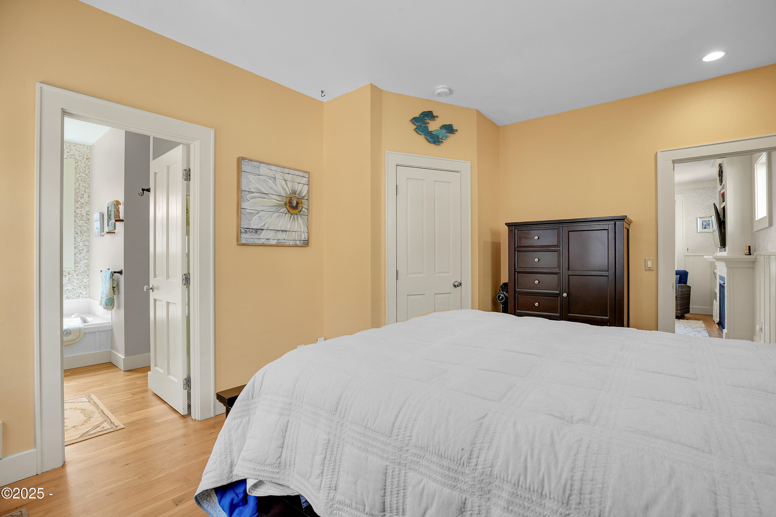 2746 SW Beach Avenue